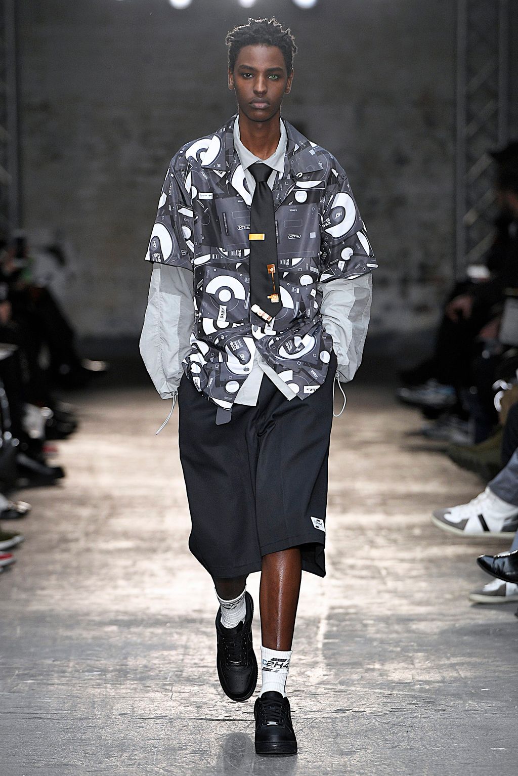 Fashion Week London Fall/Winter 2019 look 14 from the C2H4 collection menswear