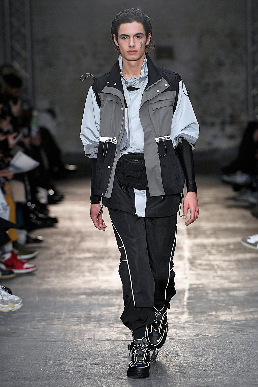 Fashion Week London Fall/Winter 2019 look 2 from the C2H4 collection 男装
