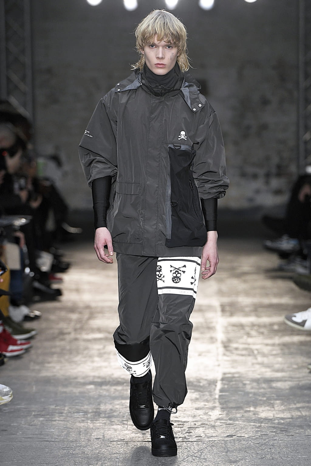 Fashion Week London Fall/Winter 2019 look 21 from the C2H4 collection 男装