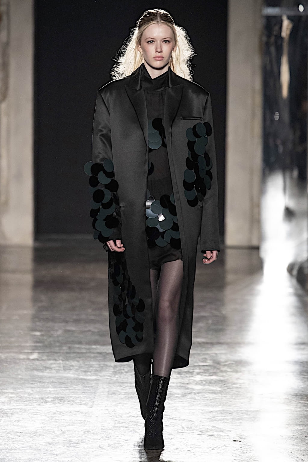 Fashion Week Milan Fall/Winter 2019 look 10 from the Calcaterra collection womenswear