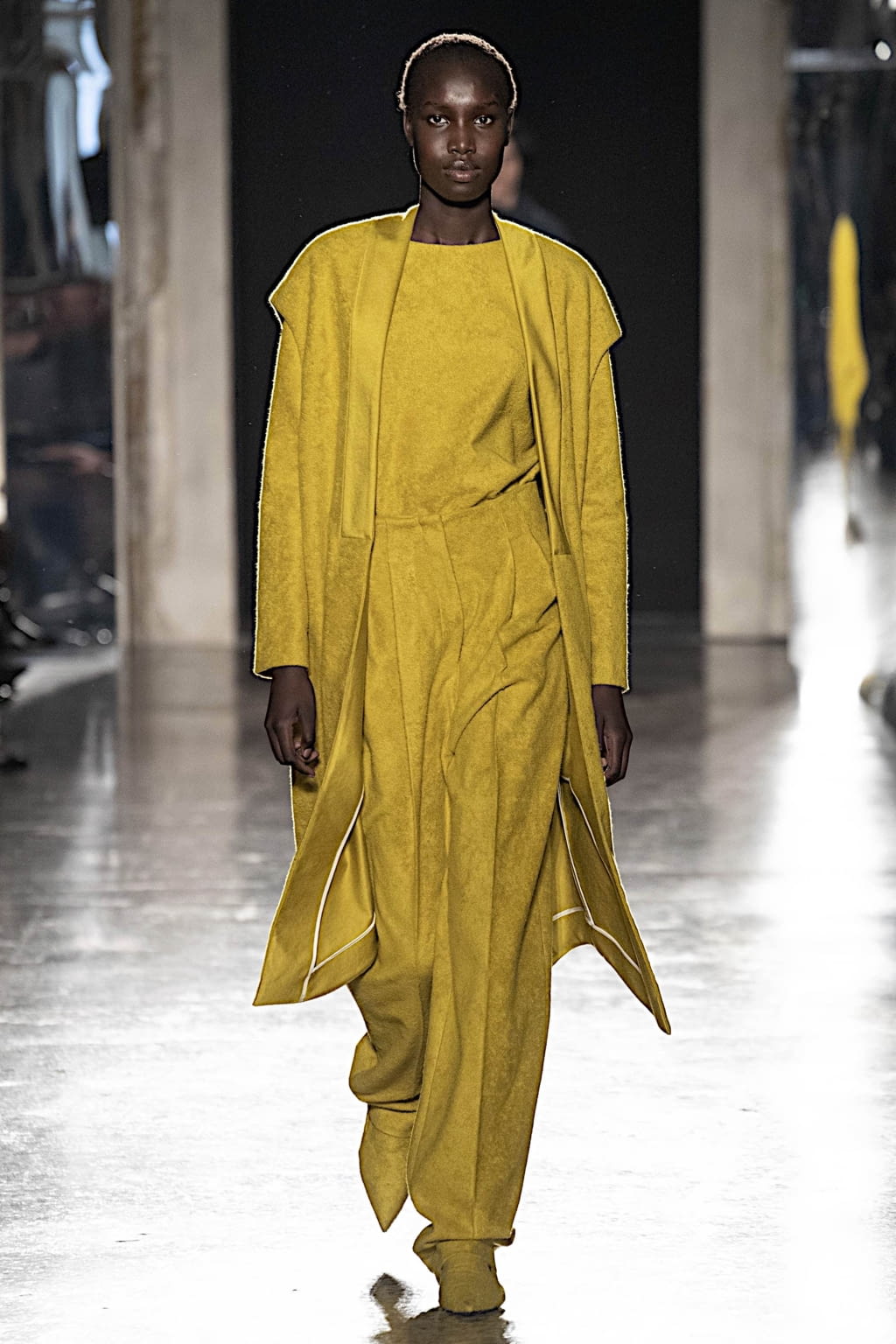 Fashion Week Milan Fall/Winter 2019 look 16 de la collection Calcaterra womenswear