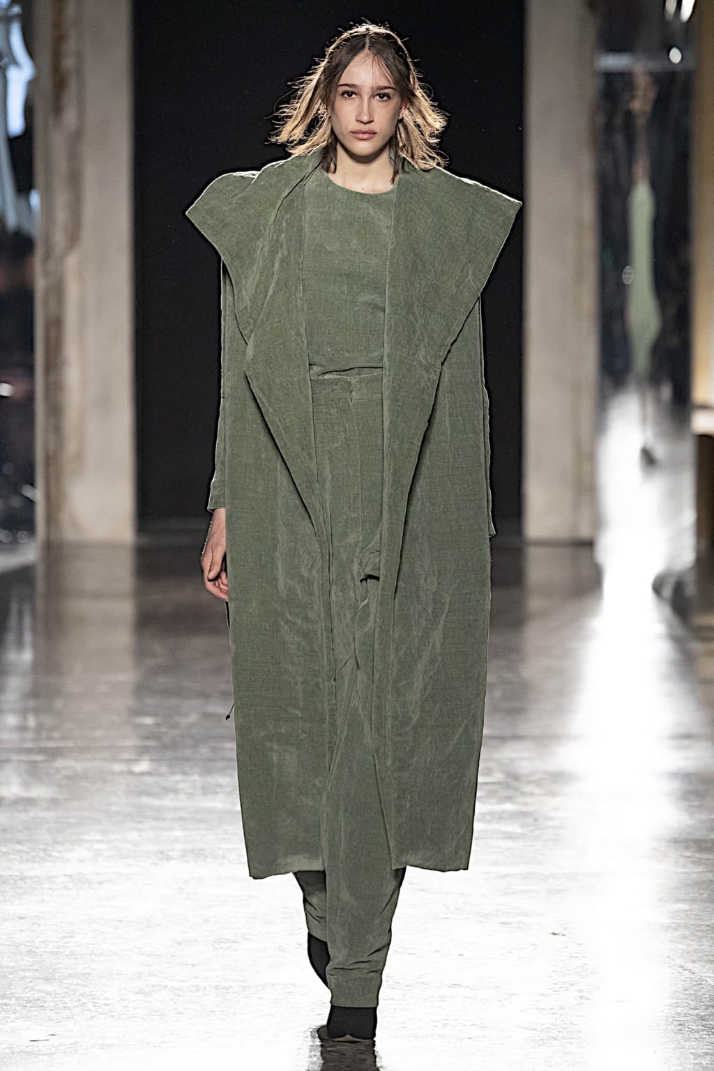 Fashion Week Milan Fall/Winter 2019 look 23 from the Calcaterra collection 女装