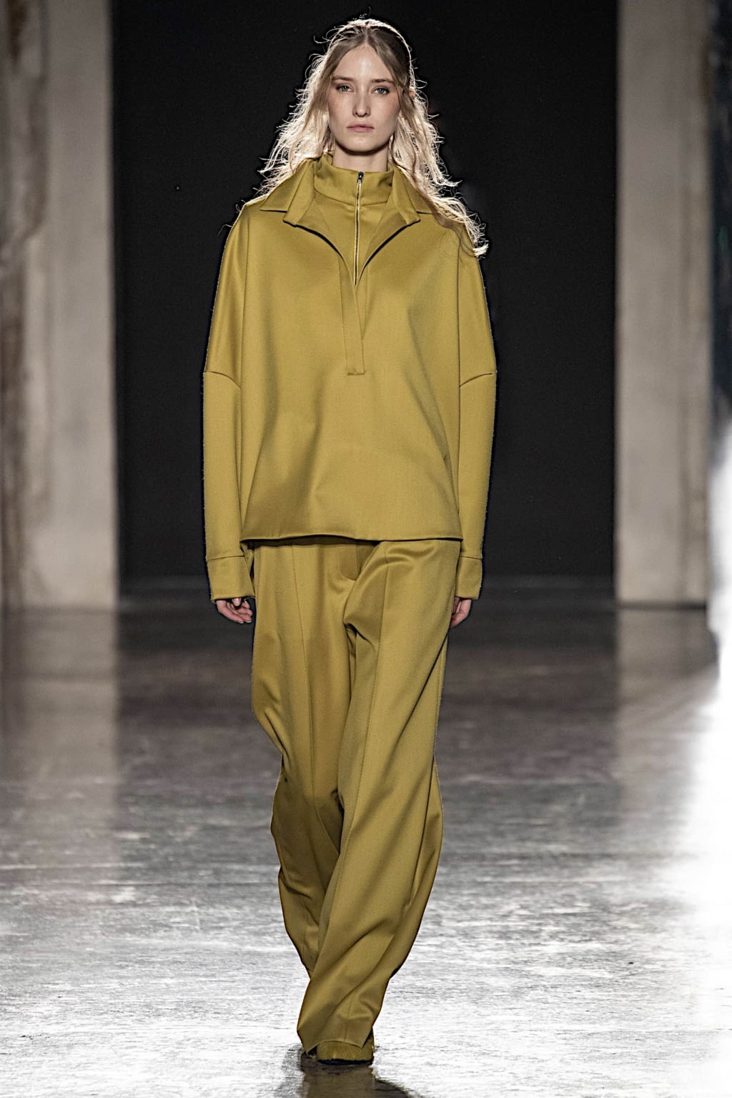 Fashion Week Milan Fall/Winter 2019 look 26 from the Calcaterra collection womenswear