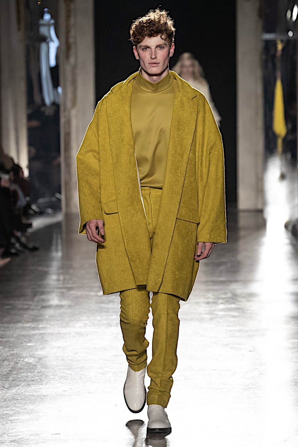 Fashion Week Milan Fall/Winter 2019 look 40 de la collection Calcaterra womenswear