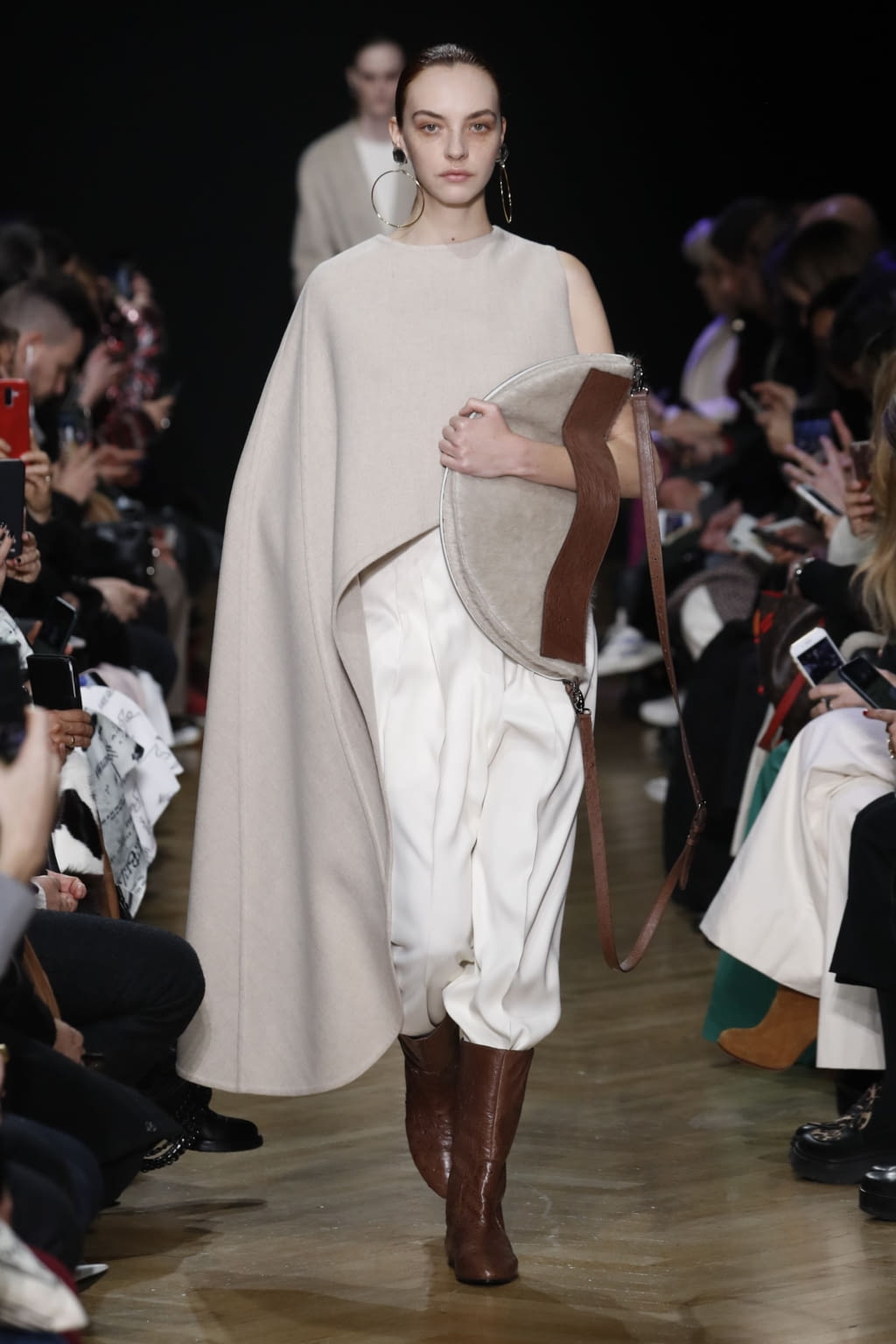 Fashion Week Milan Fall/Winter 2020 look 19 from the Calcaterra collection womenswear