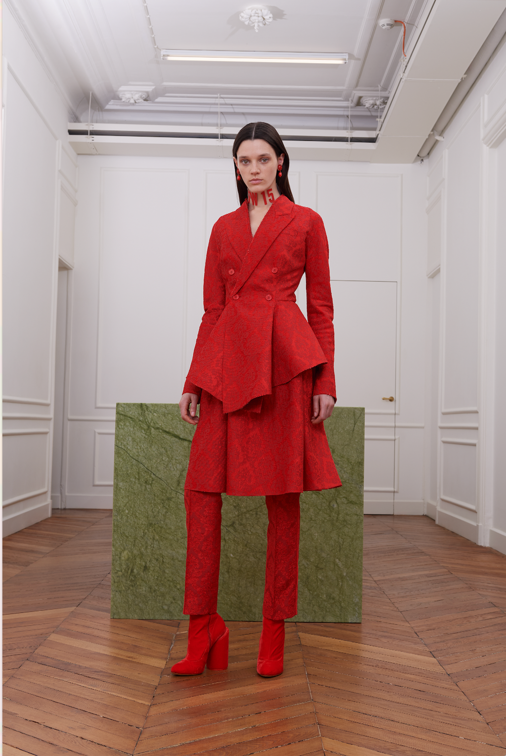Fashion Week Paris Fall/Winter 2017 look 15 de la collection Givenchy womenswear