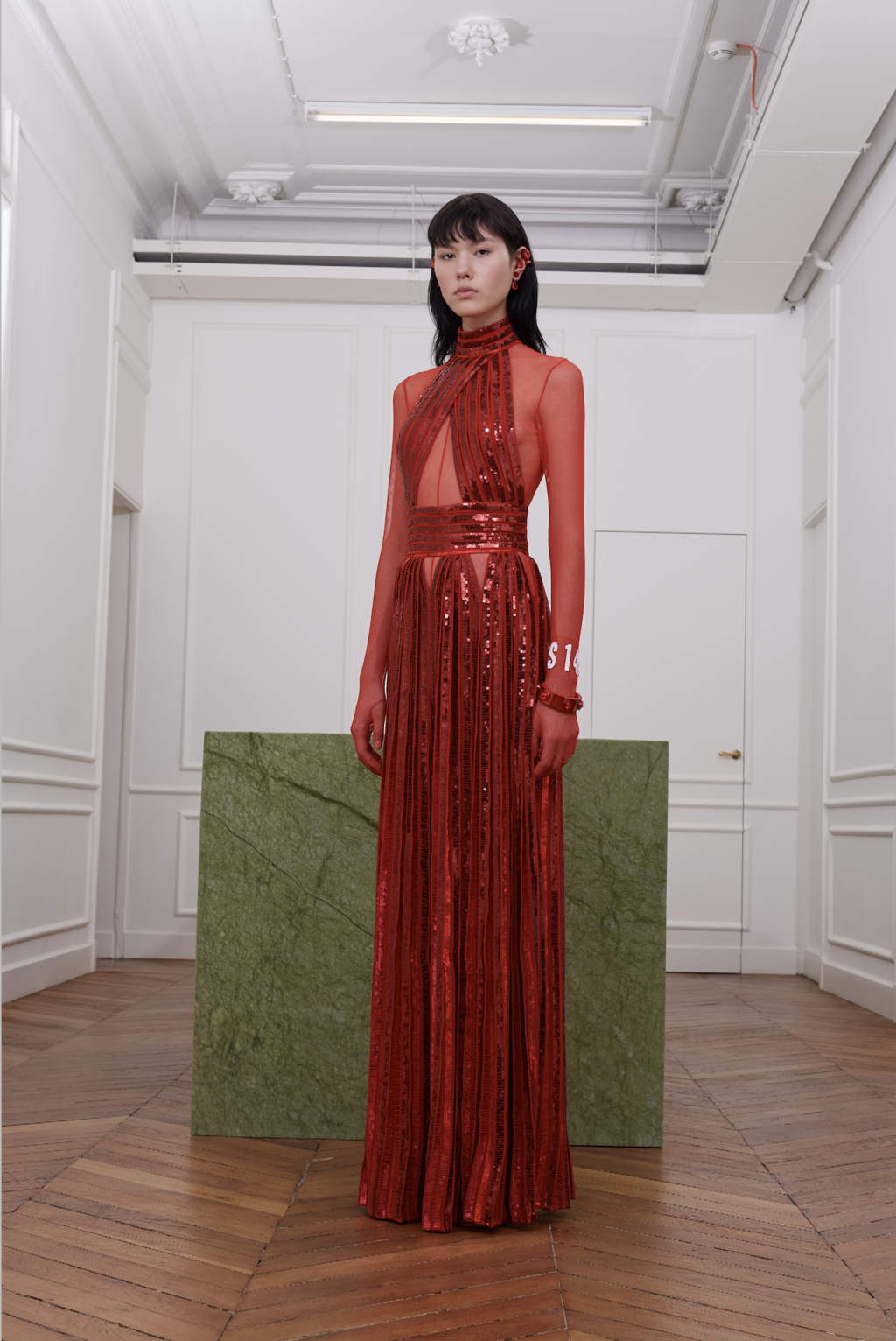 Fashion Week Paris Fall/Winter 2017 look 27 from the Givenchy collection 女装