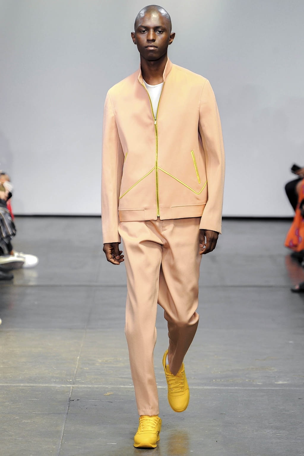 Fashion Week New York Spring/Summer 2019 look 22 from the Carlos Campos collection 男装