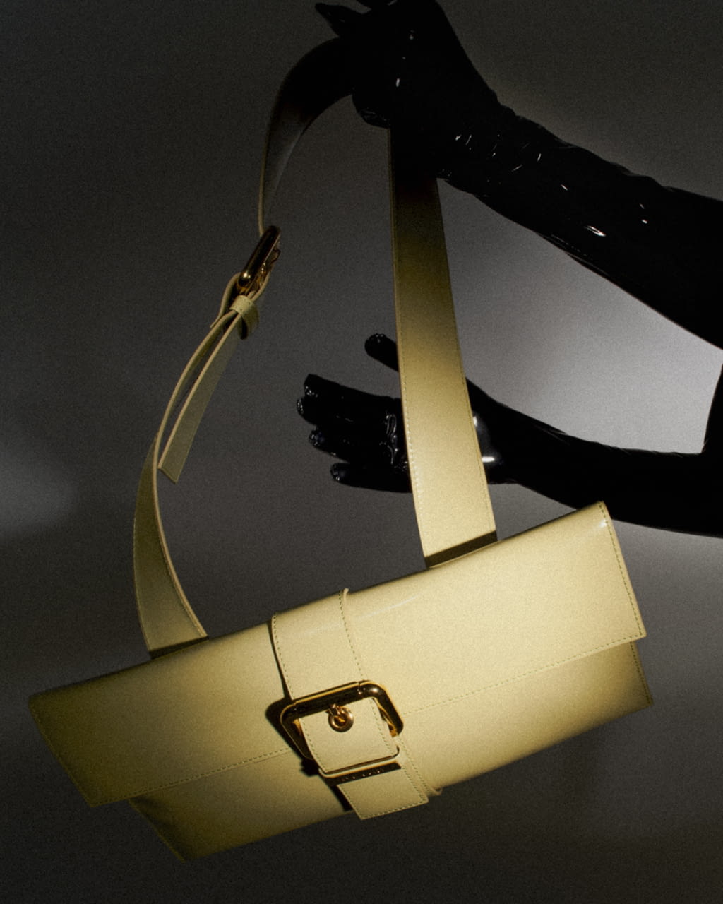 Fashion Week Paris Spring/Summer 2022 look 6 from the By Far collection 女装配饰