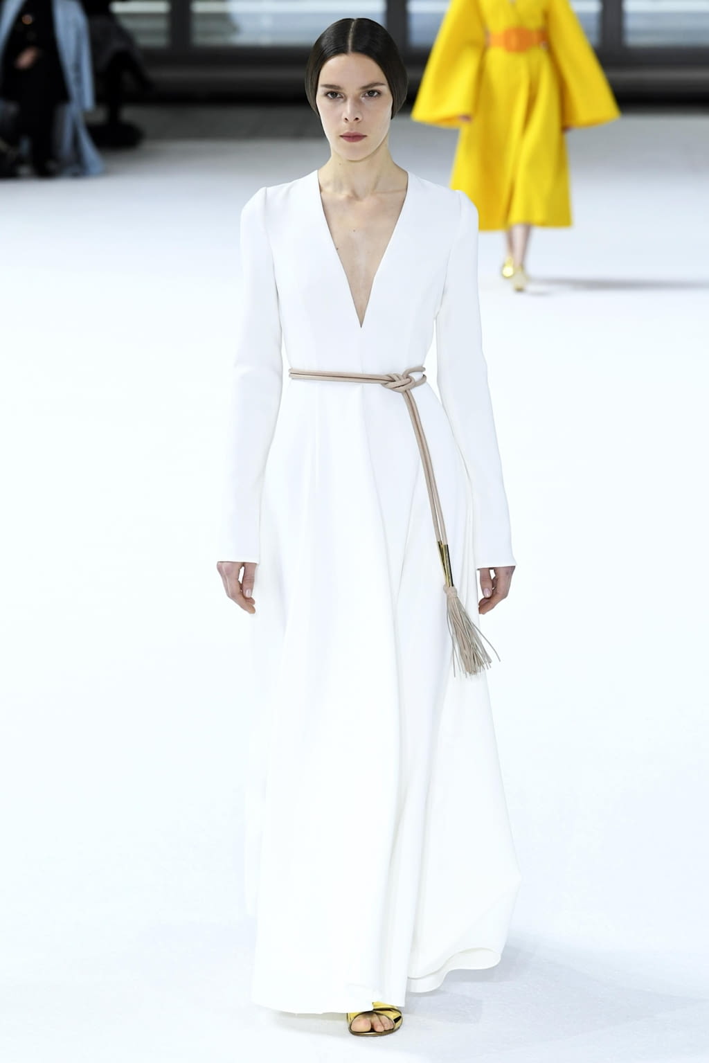 Fashion Week New York Fall/Winter 2020 look 6 from the Carolina Herrera collection womenswear