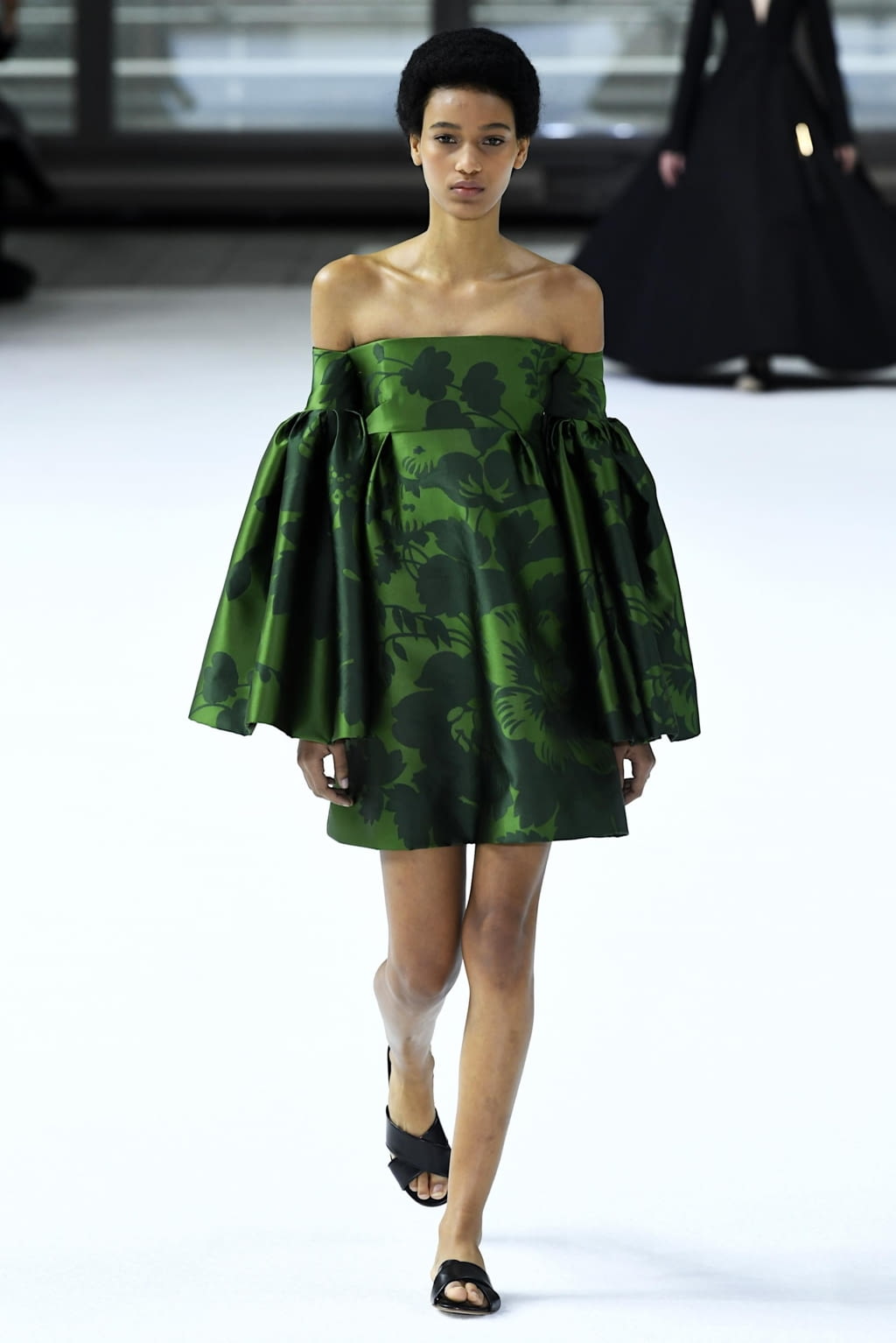 Fashion Week New York Fall/Winter 2020 look 28 from the Carolina Herrera collection womenswear