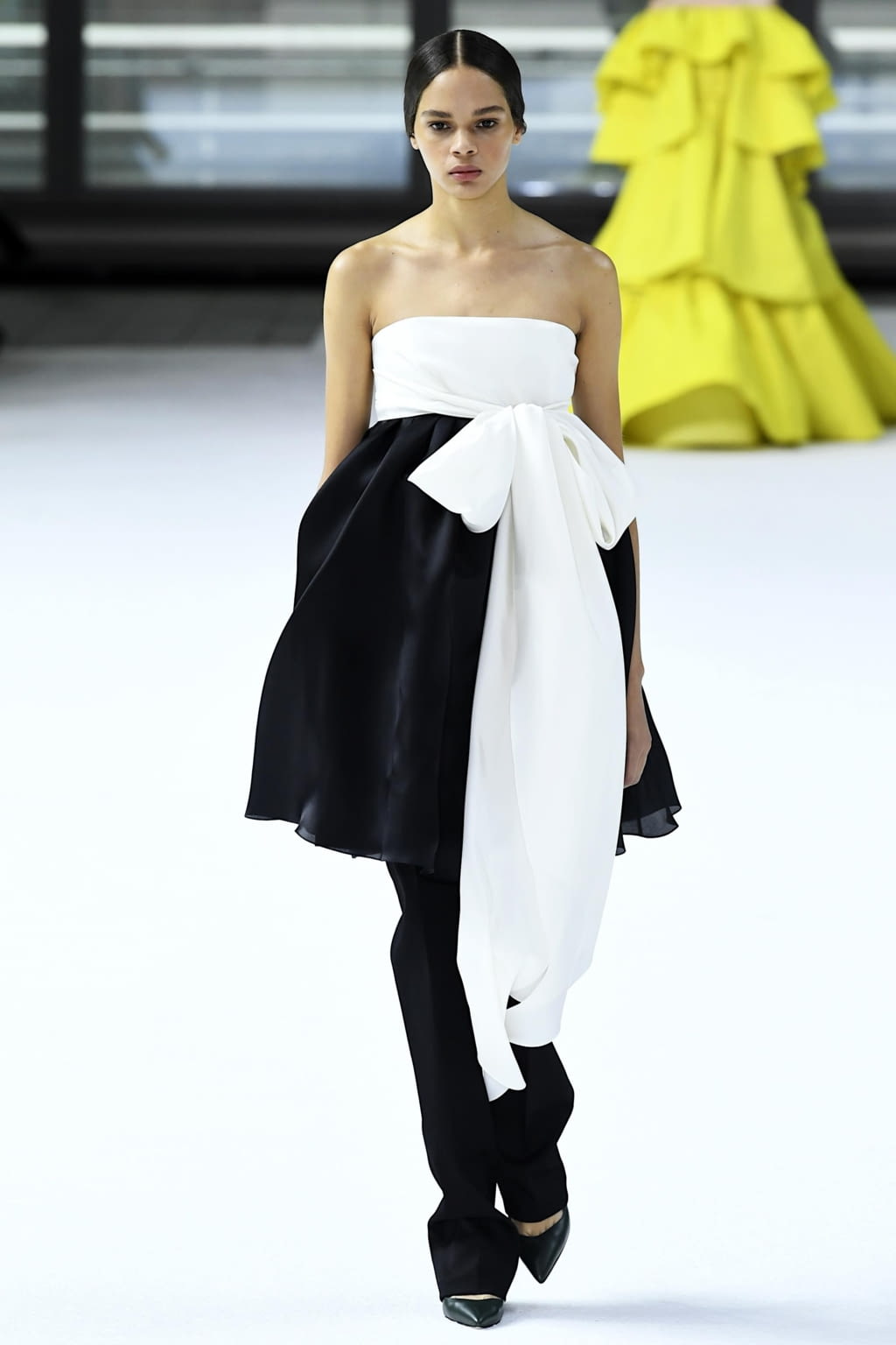 Fashion Week New York Fall/Winter 2020 look 42 from the Carolina Herrera collection womenswear
