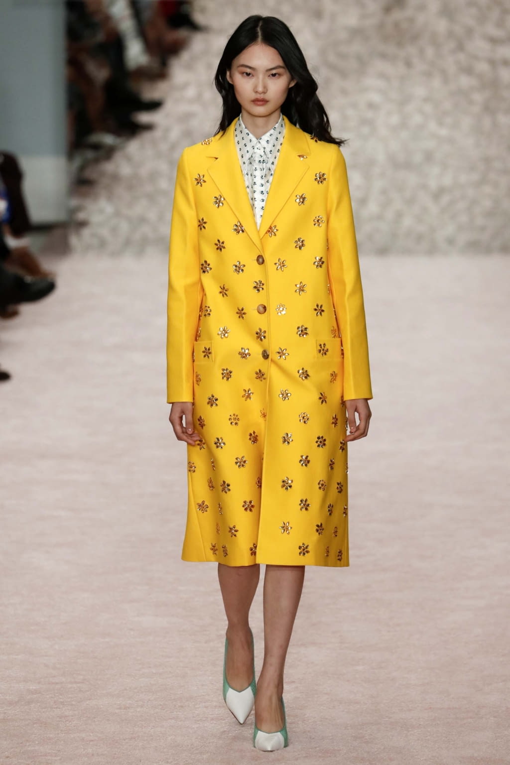 Fashion Week New York Spring/Summer 2019 look 15 from the Carolina Herrera collection 女装