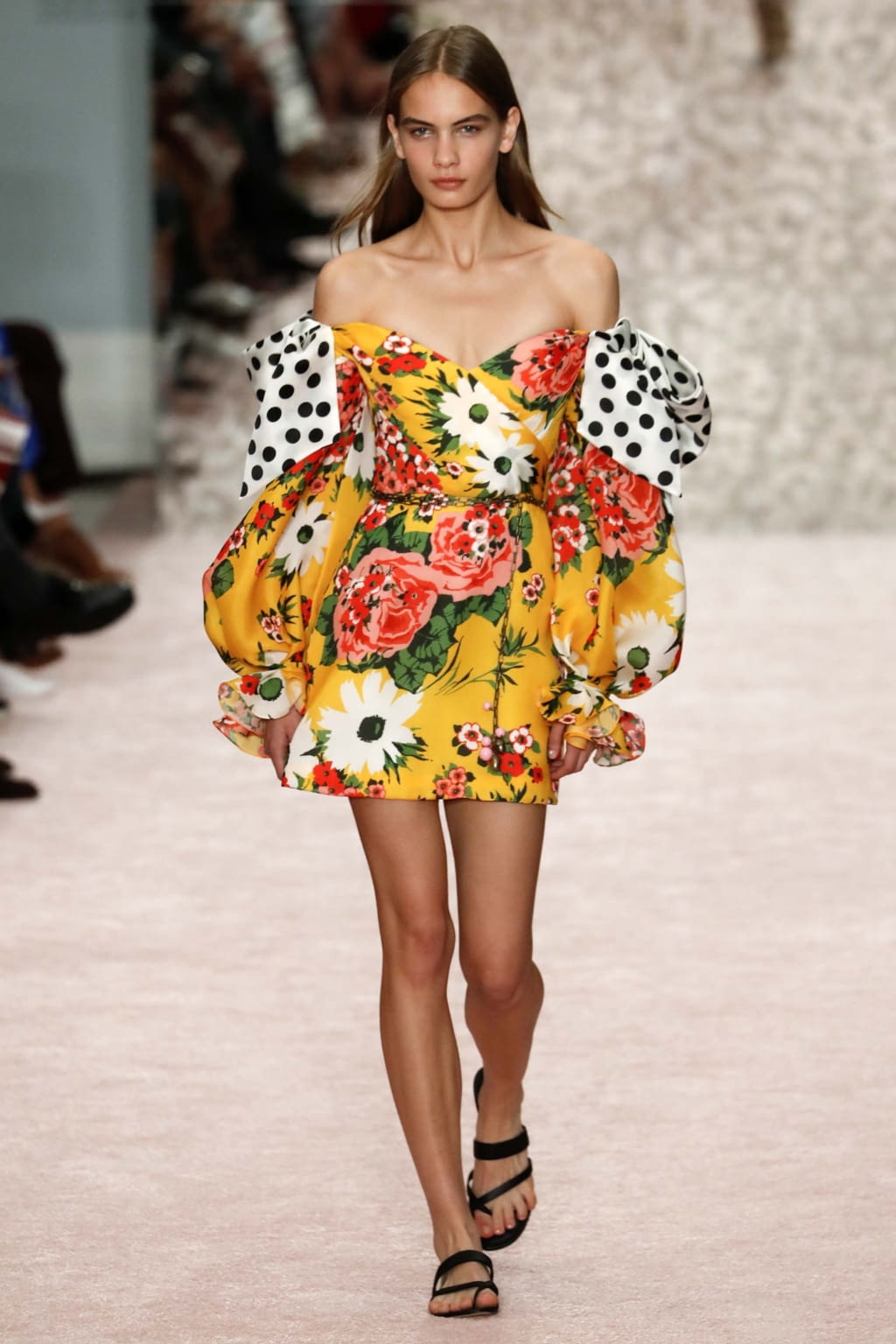 Fashion Week New York Spring/Summer 2019 look 21 from the Carolina Herrera collection womenswear