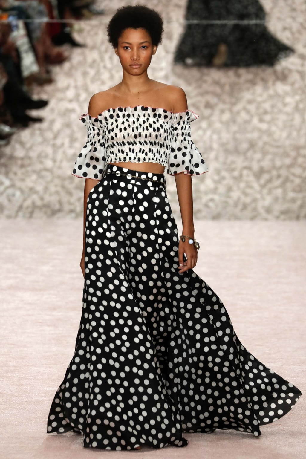 Fashion Week New York Spring/Summer 2019 look 22 from the Carolina Herrera collection 女装