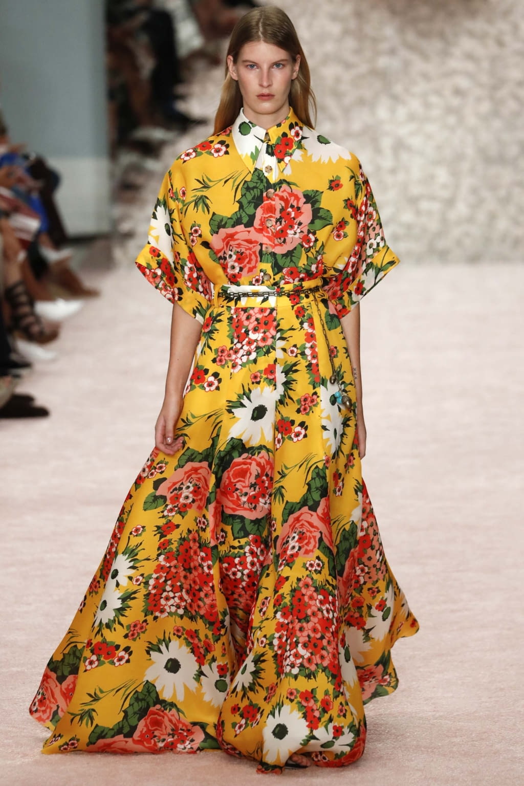Fashion Week New York Spring/Summer 2019 look 24 from the Carolina Herrera collection 女装