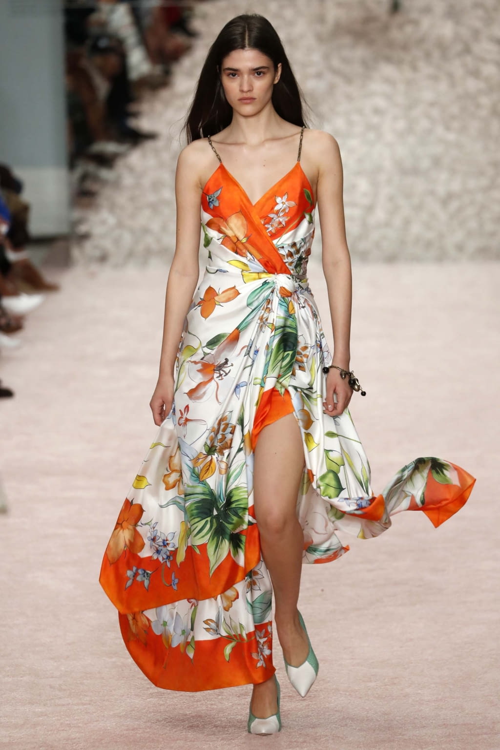 Fashion Week New York Spring/Summer 2019 look 31 from the Carolina Herrera collection 女装