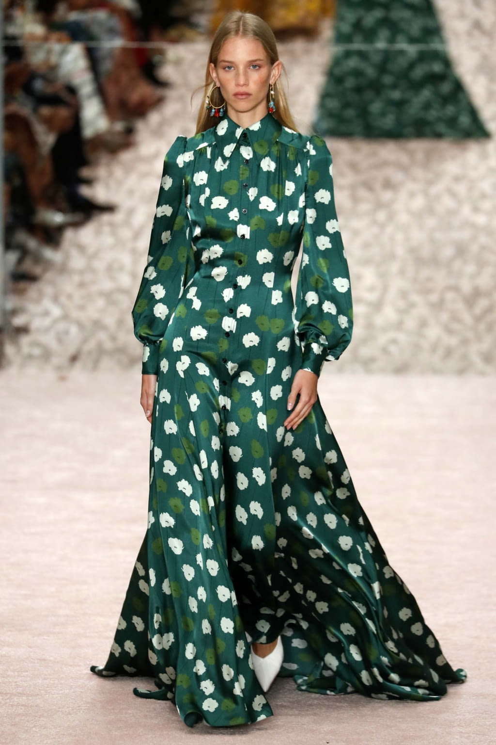 Fashion Week New York Spring/Summer 2019 look 34 from the Carolina Herrera collection 女装