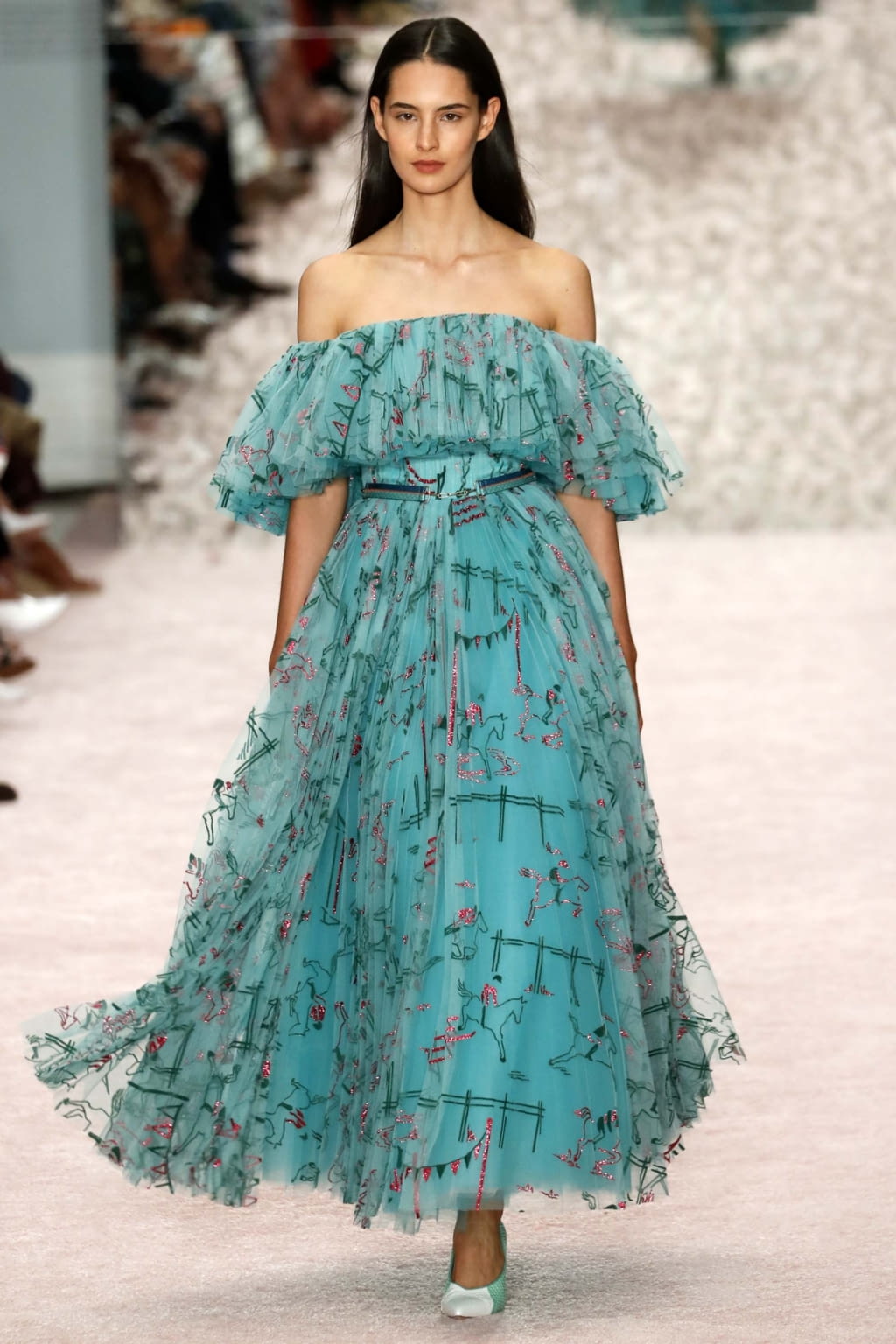 Fashion Week New York Spring/Summer 2019 look 37 from the Carolina Herrera collection 女装