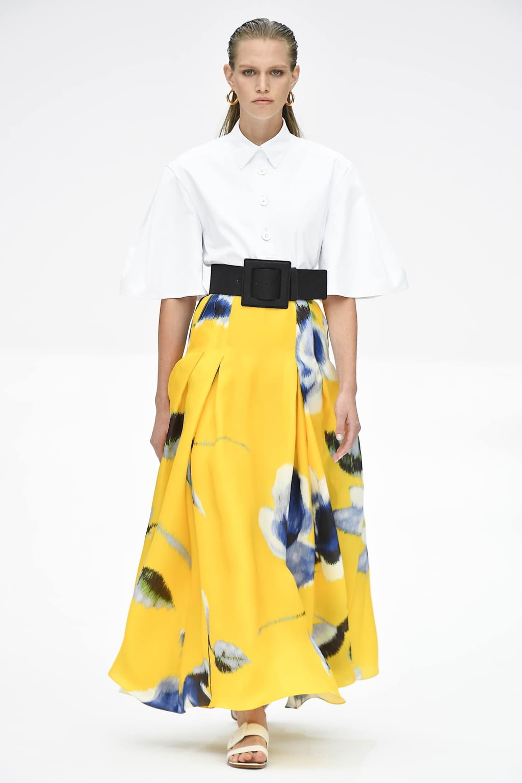 Fashion Week New York Spring/Summer 2020 look 2 from the Carolina Herrera collection womenswear