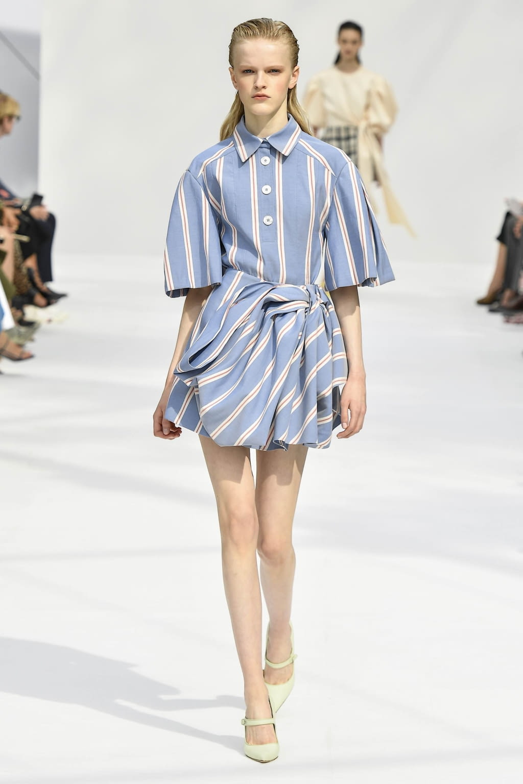 Fashion Week New York Spring/Summer 2020 look 15 from the Carolina Herrera collection 女装