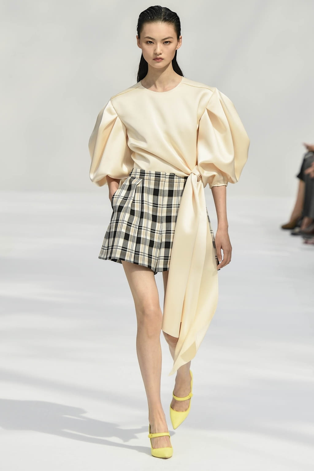 Fashion Week New York Spring/Summer 2020 look 17 from the Carolina Herrera collection womenswear