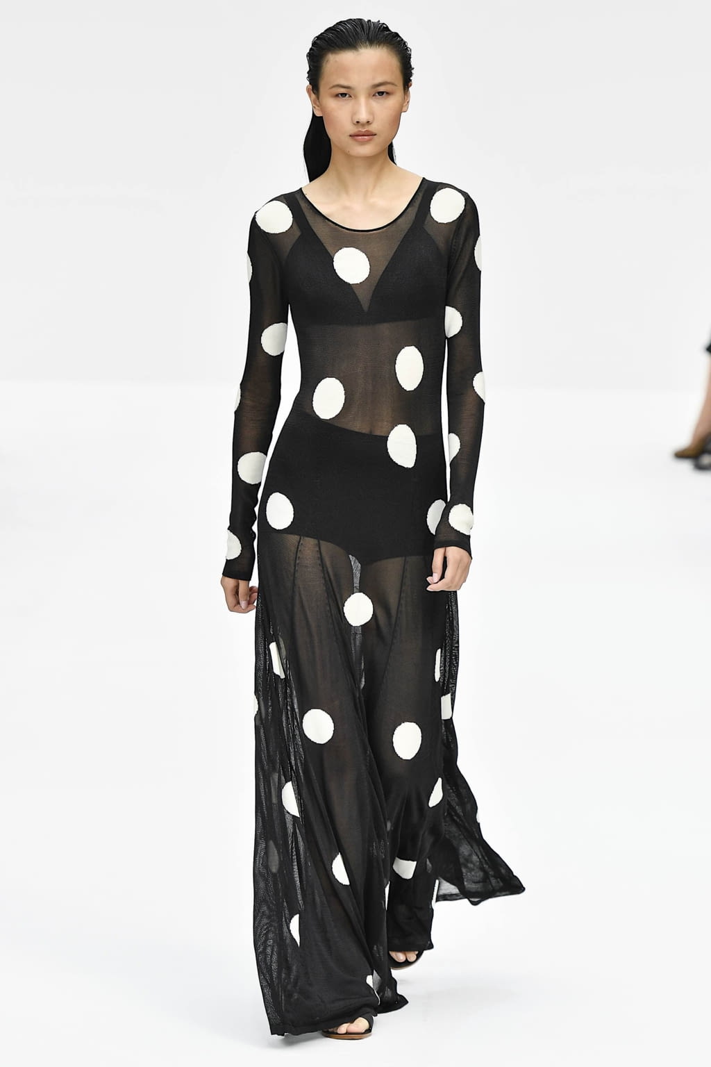 Fashion Week New York Spring/Summer 2020 look 24 from the Carolina Herrera collection womenswear