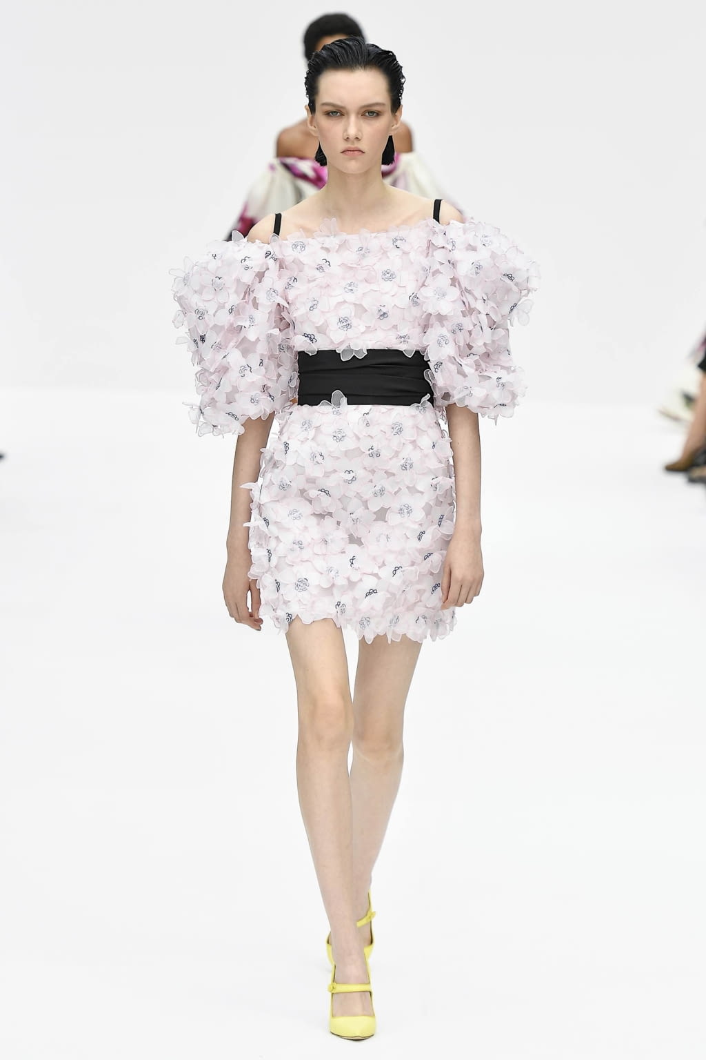 Fashion Week New York Spring/Summer 2020 look 34 from the Carolina Herrera collection 女装