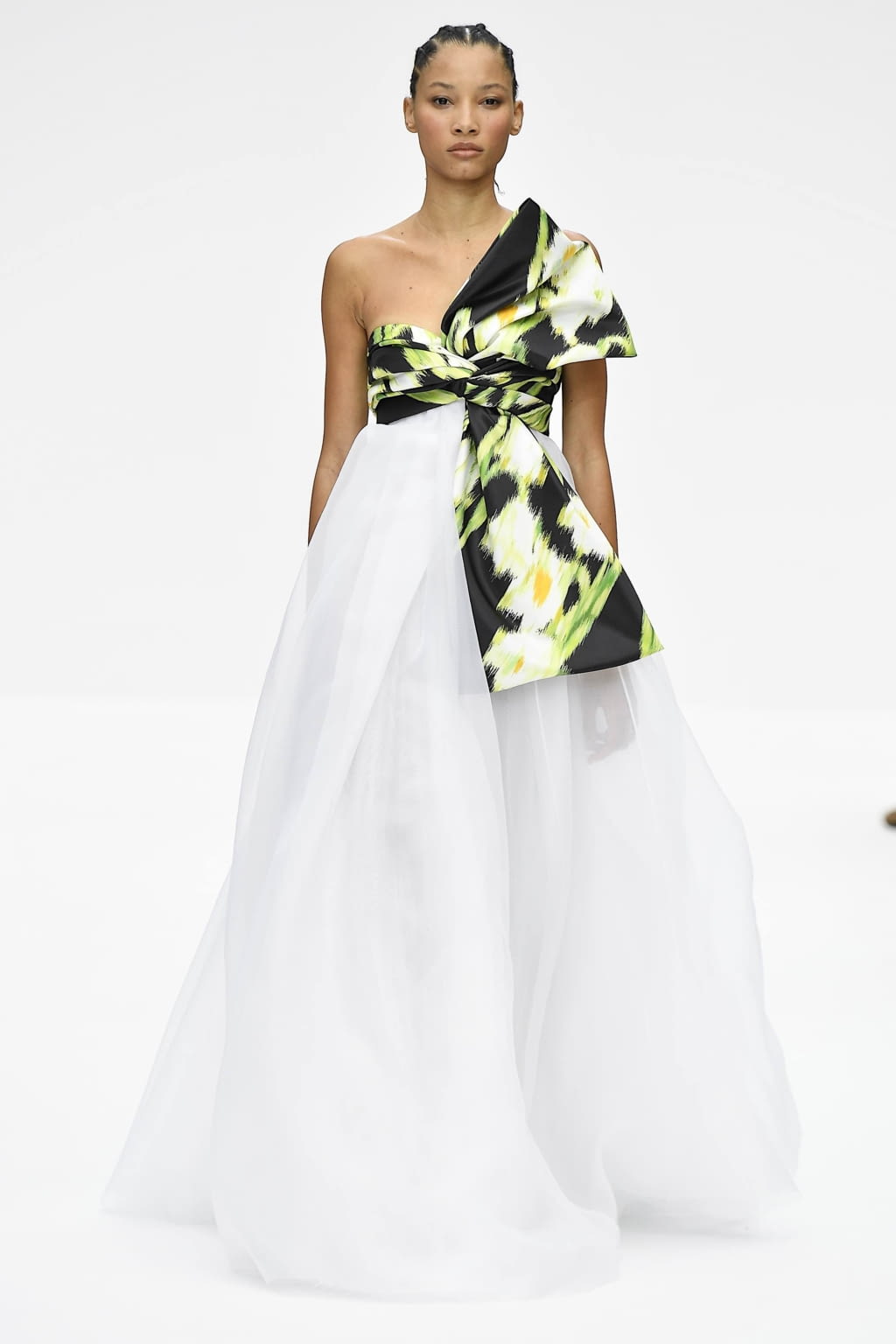 Fashion Week New York Spring/Summer 2020 look 44 from the Carolina Herrera collection womenswear