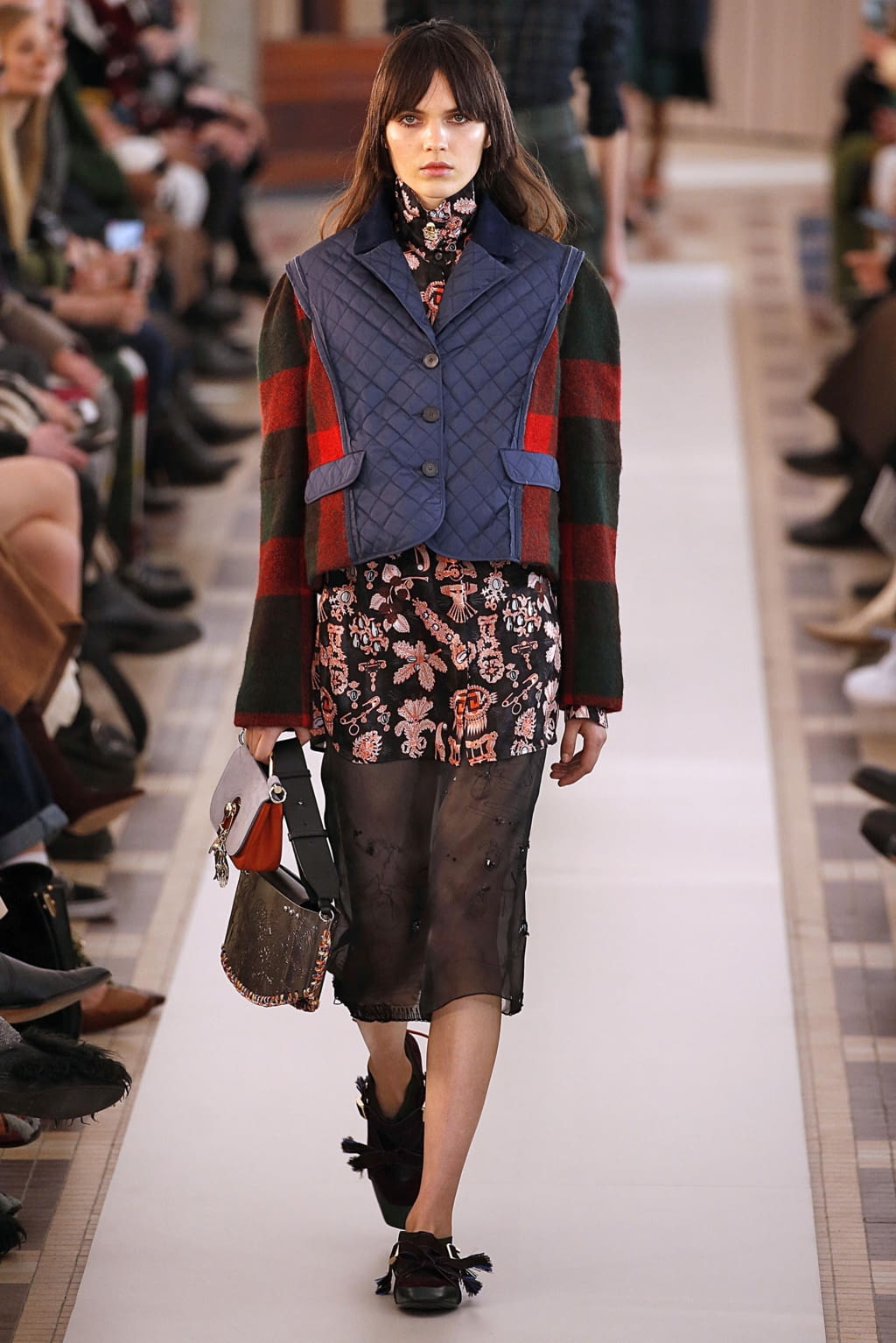 Fashion Week Paris Fall/Winter 2018 look 8 de la collection Carven womenswear