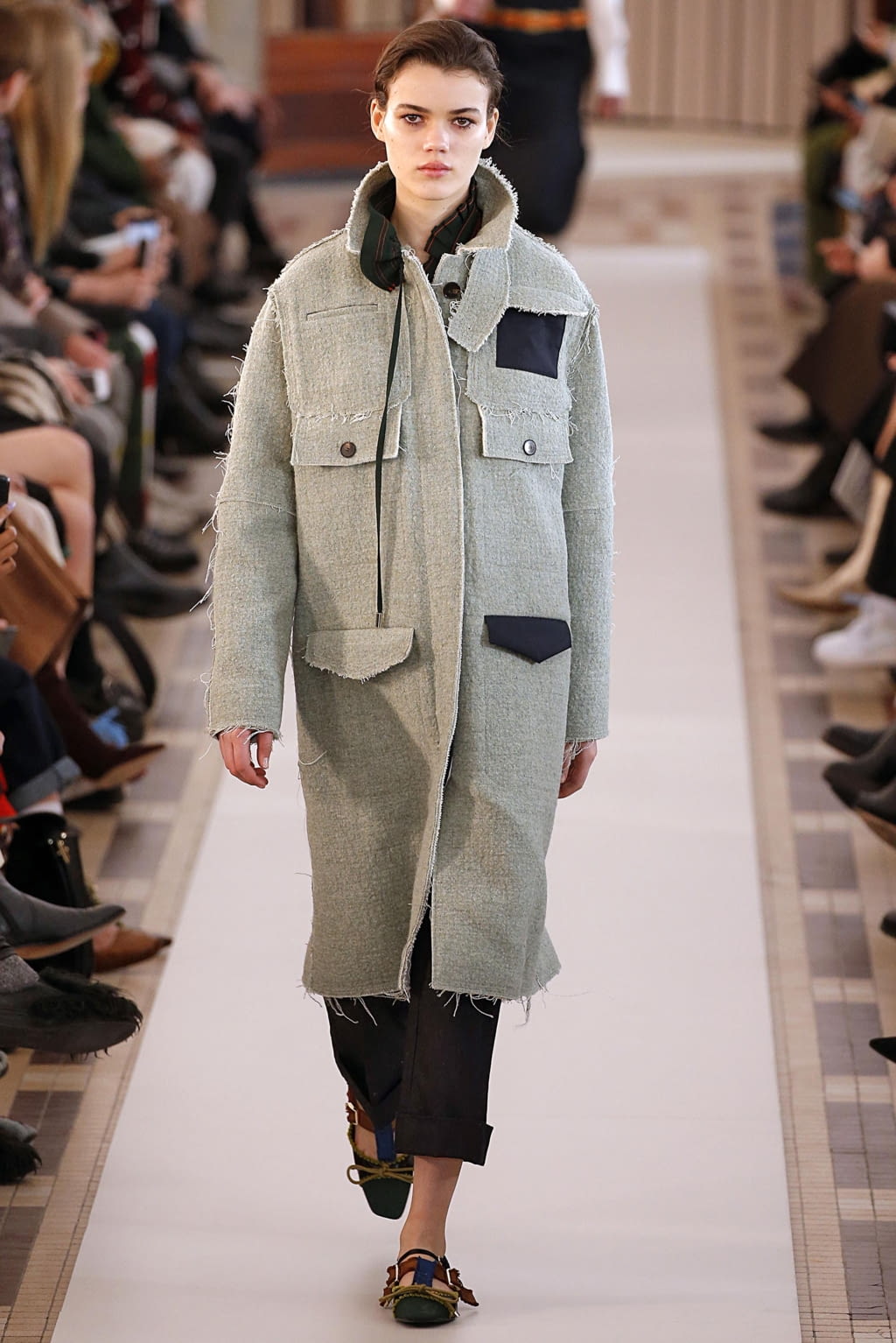 Fashion Week Paris Fall/Winter 2018 look 15 from the Carven collection 女装