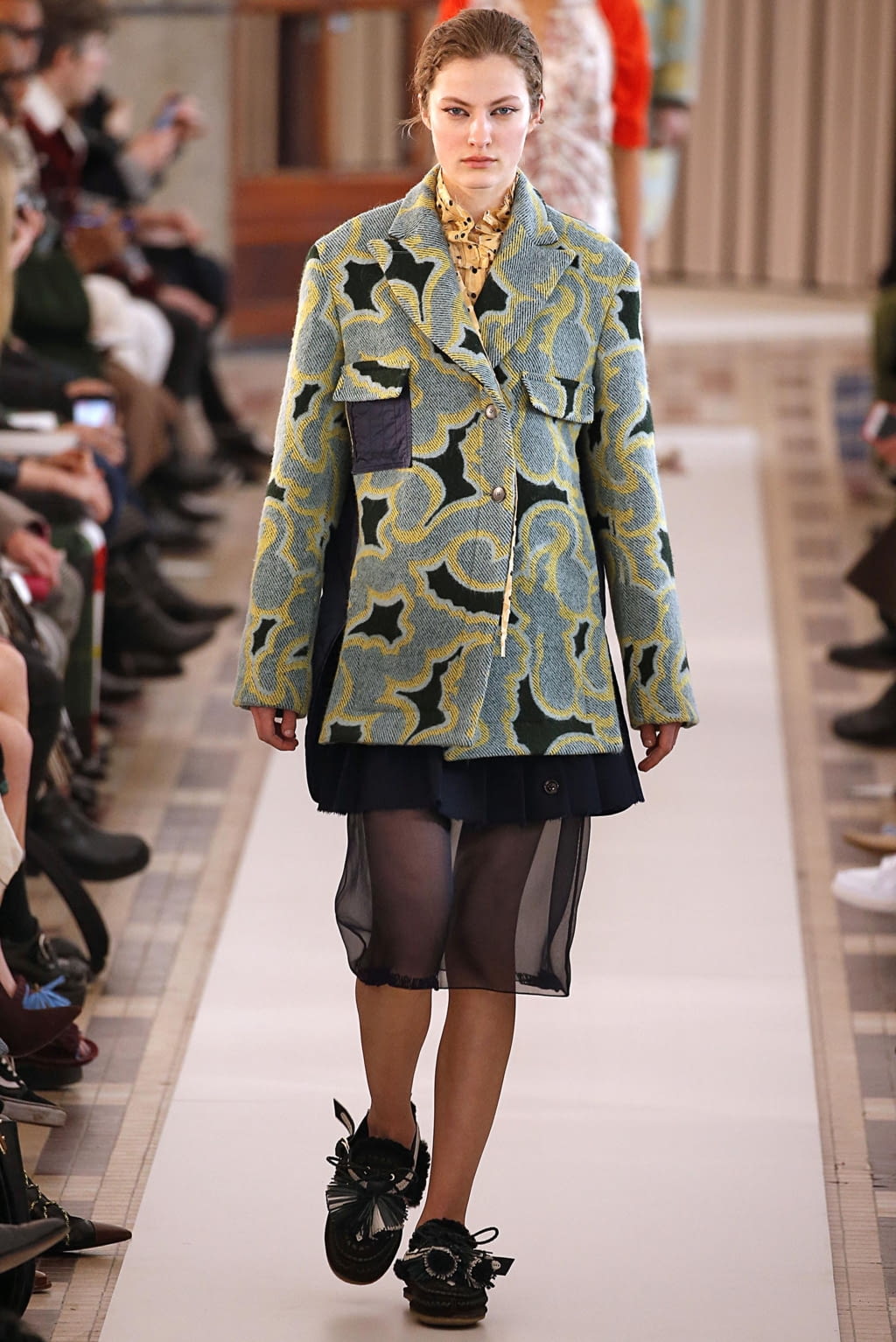 Fashion Week Paris Fall/Winter 2018 look 35 from the Carven collection womenswear