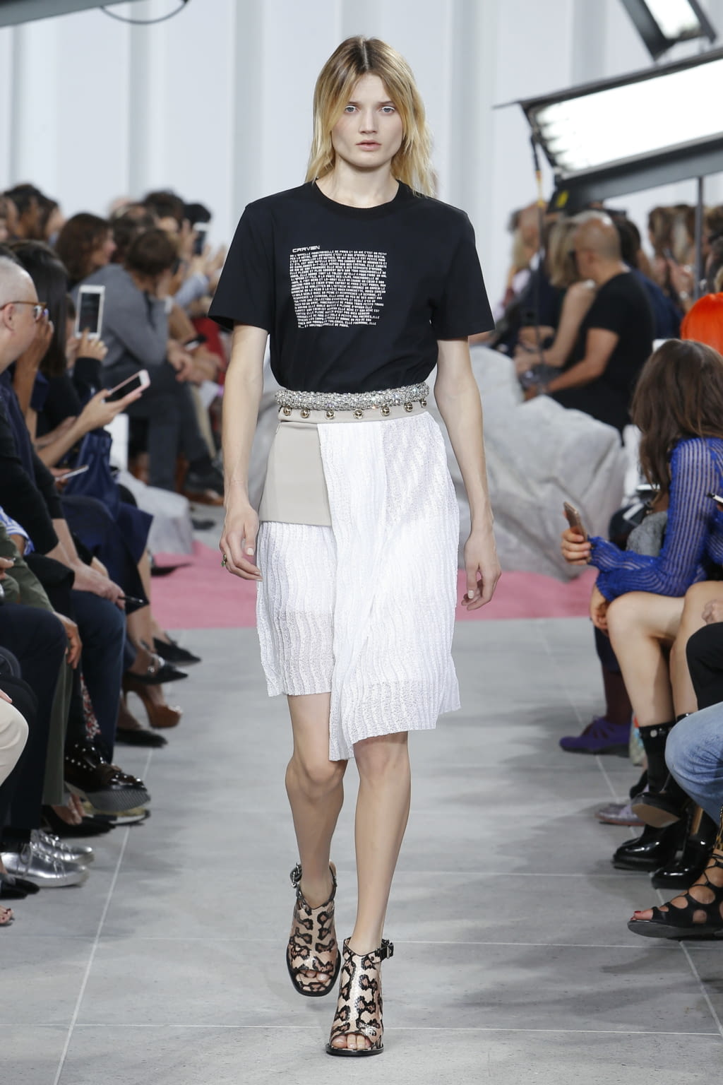 Fashion Week Paris Spring/Summer 2017 look 21 from the Carven collection womenswear