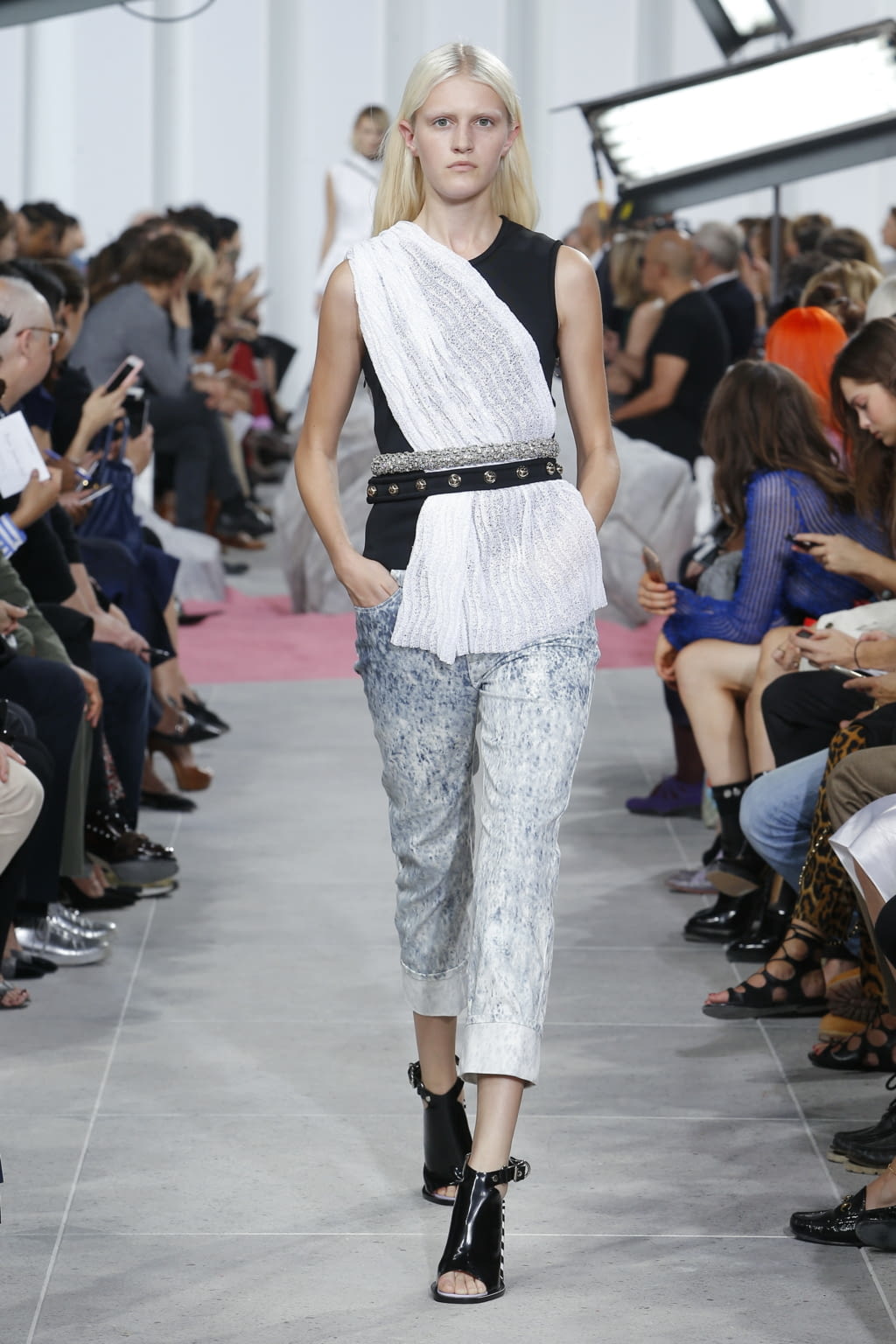 Fashion Week Paris Spring/Summer 2017 look 21 from the Carven collection womenswear