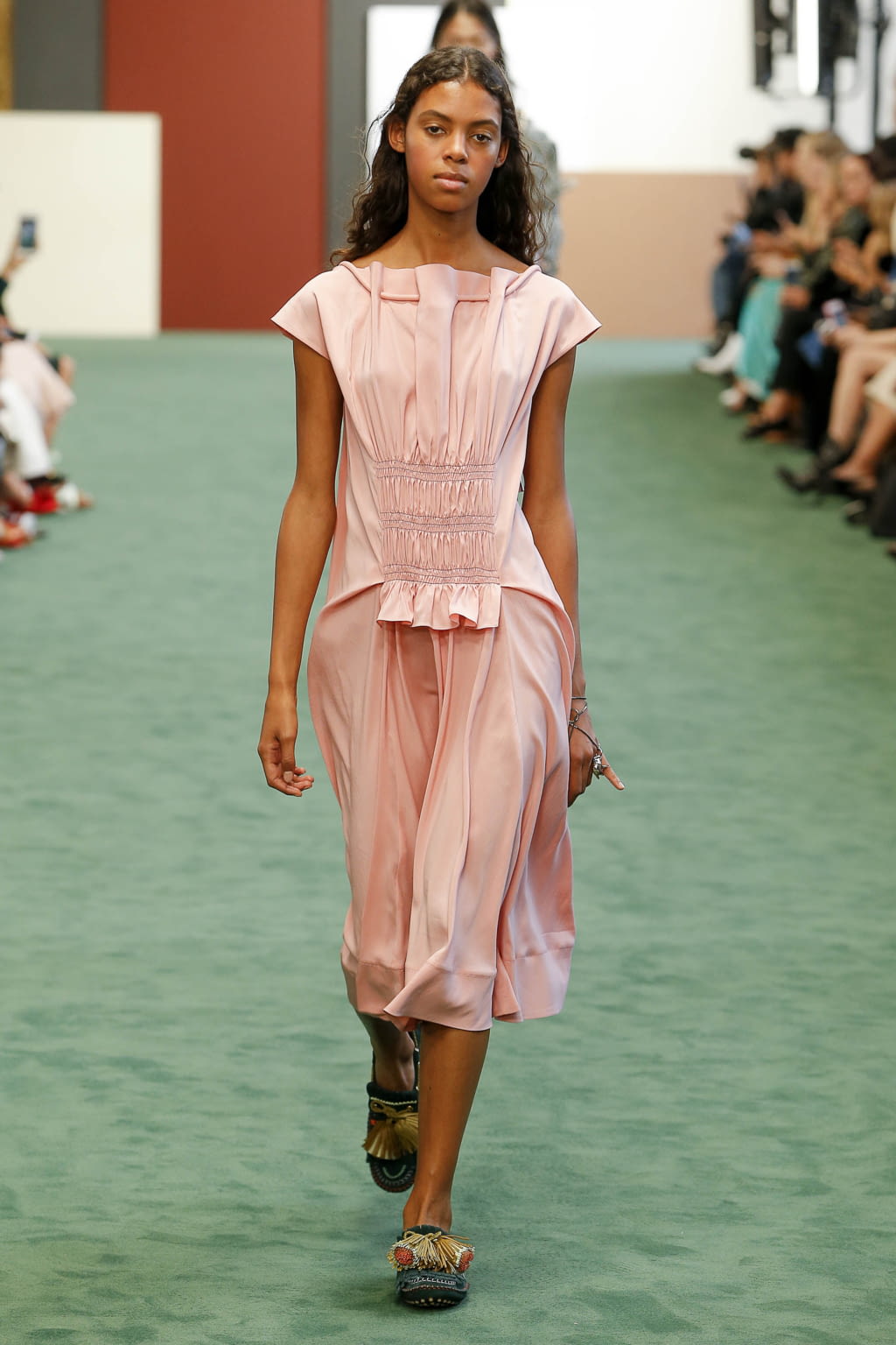 Fashion Week Paris Spring/Summer 2018 look 19 from the Carven collection womenswear