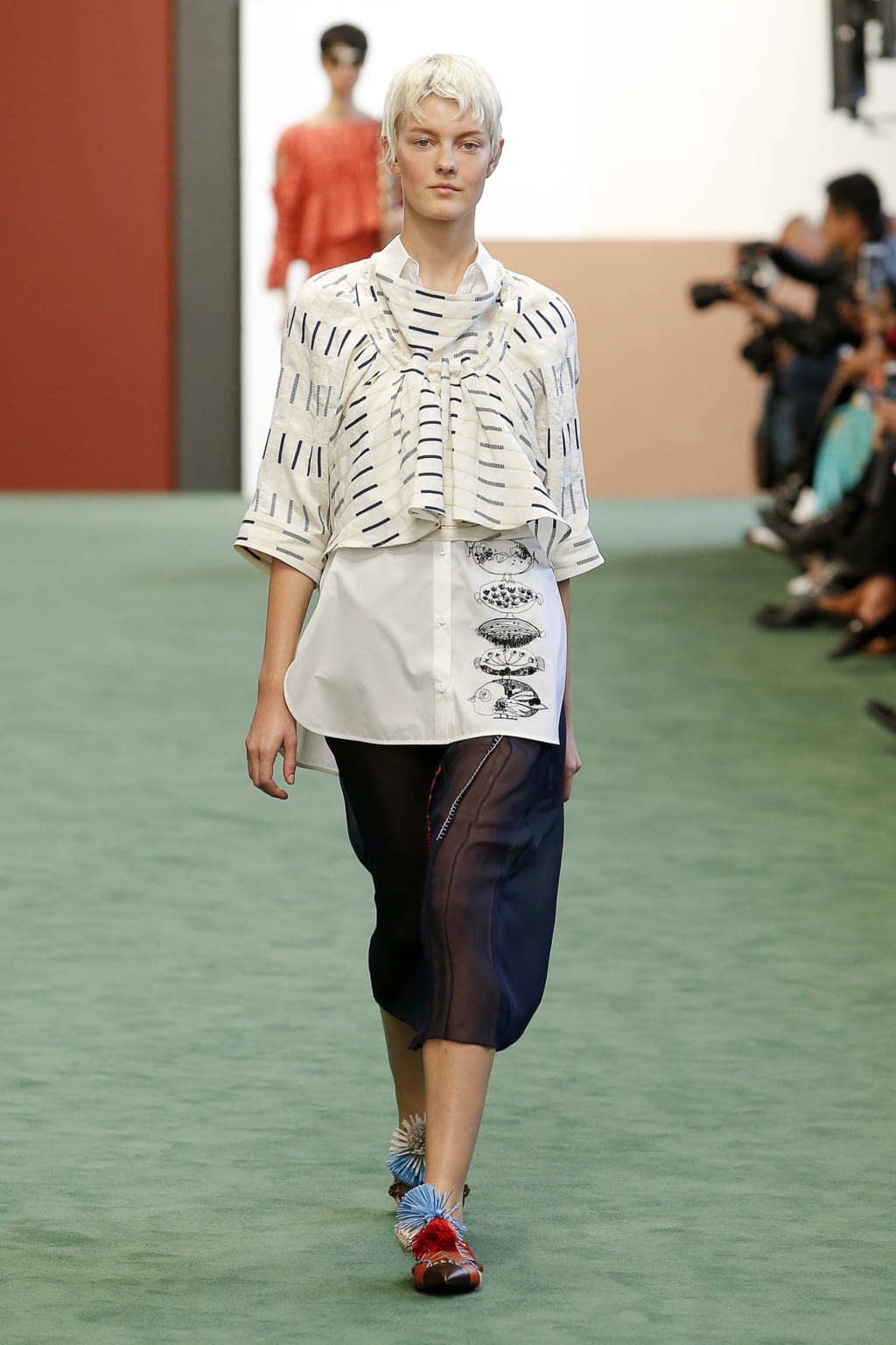 Fashion Week Paris Spring/Summer 2018 look 22 from the Carven collection 女装