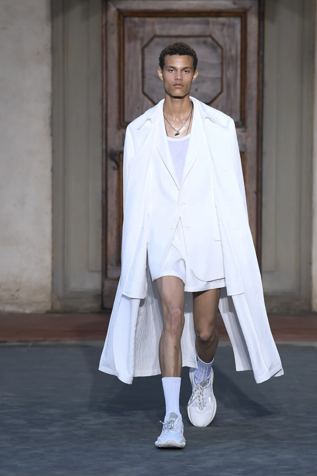 Fashion Week Florence Spring/Summer 2019 look 1 from the Roberto Cavalli collection 男装