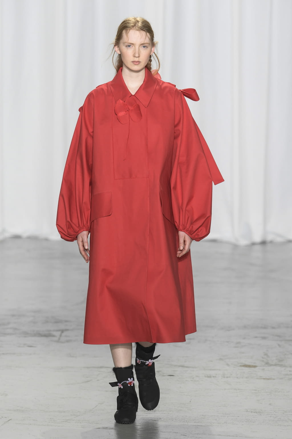 Fashion Week Paris Fall/Winter 2022 look 6 de la collection Cecilie Bahnsen womenswear