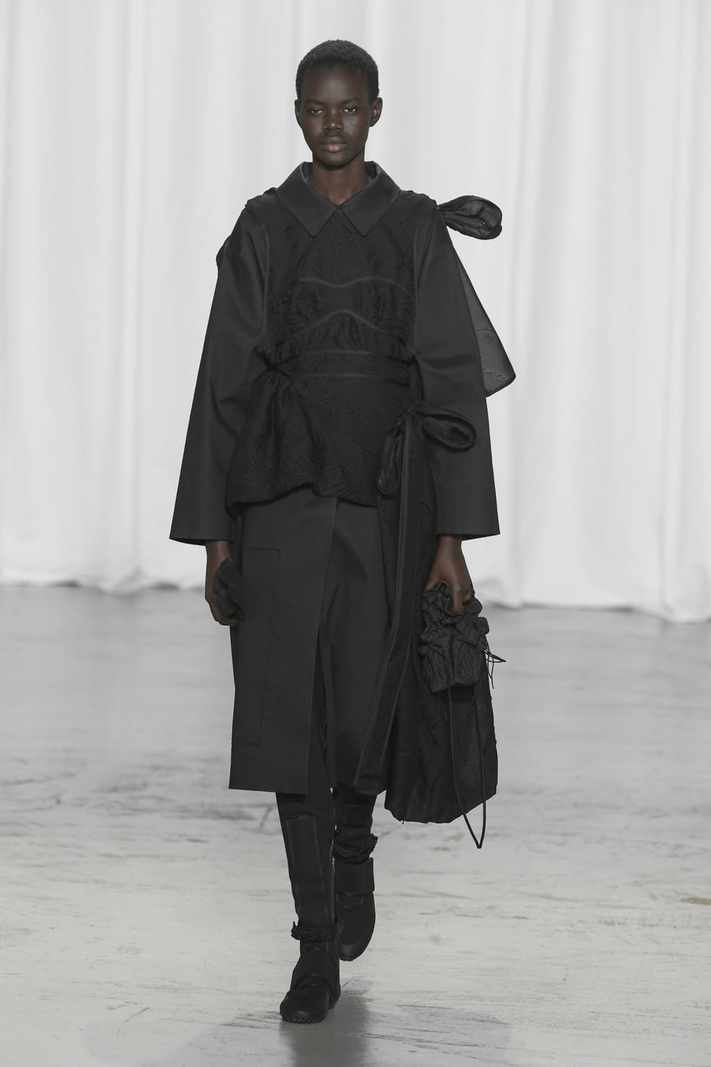 Fashion Week Paris Fall/Winter 2022 look 12 from the Cecilie Bahnsen collection 女装
