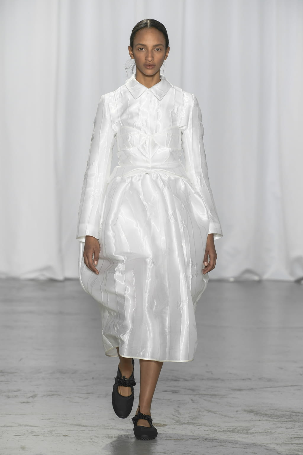 Fashion Week Paris Fall/Winter 2022 look 24 from the Cecilie Bahnsen collection womenswear
