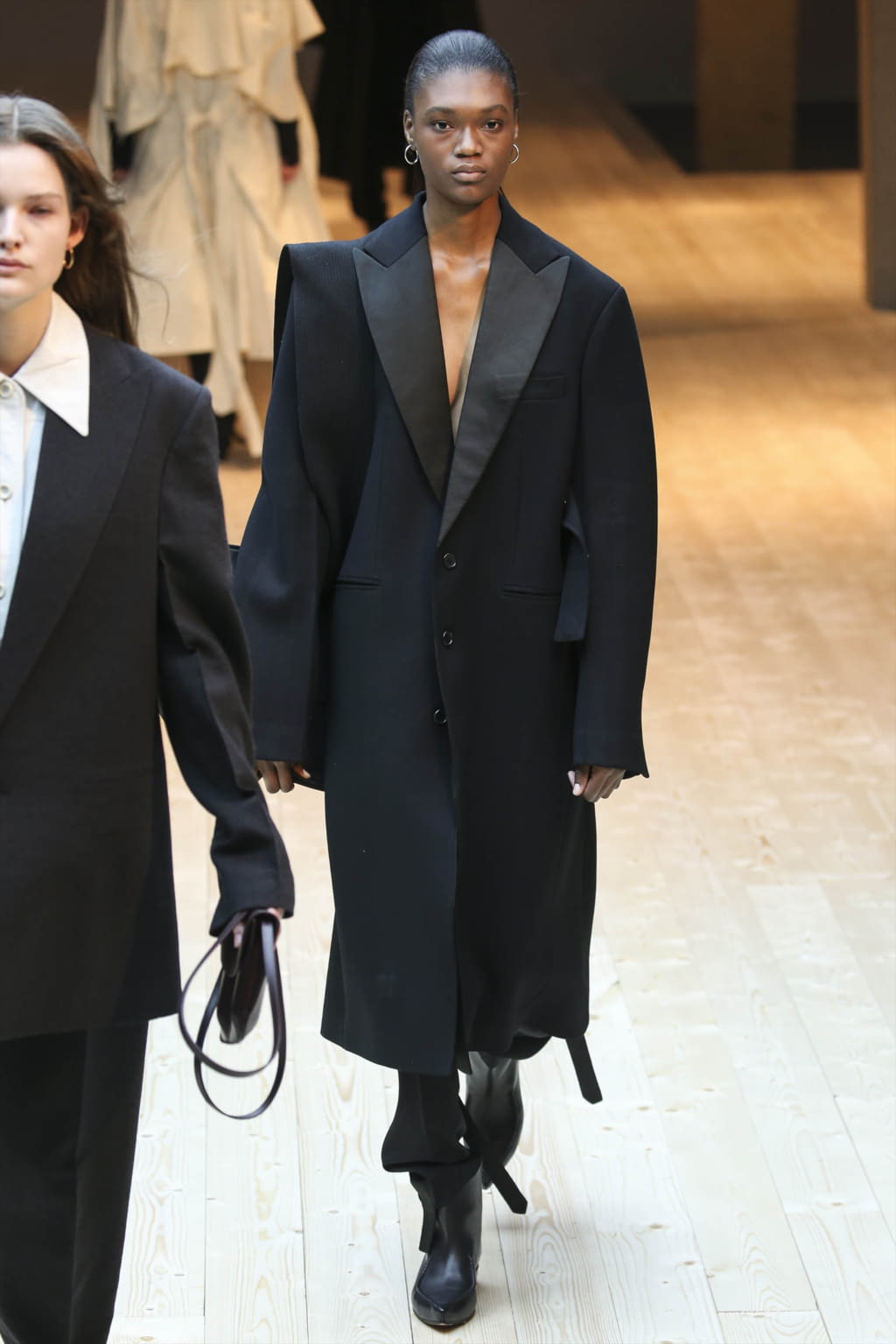Fashion Week Paris Fall/Winter 2017 look 2 from the Celine collection 女装
