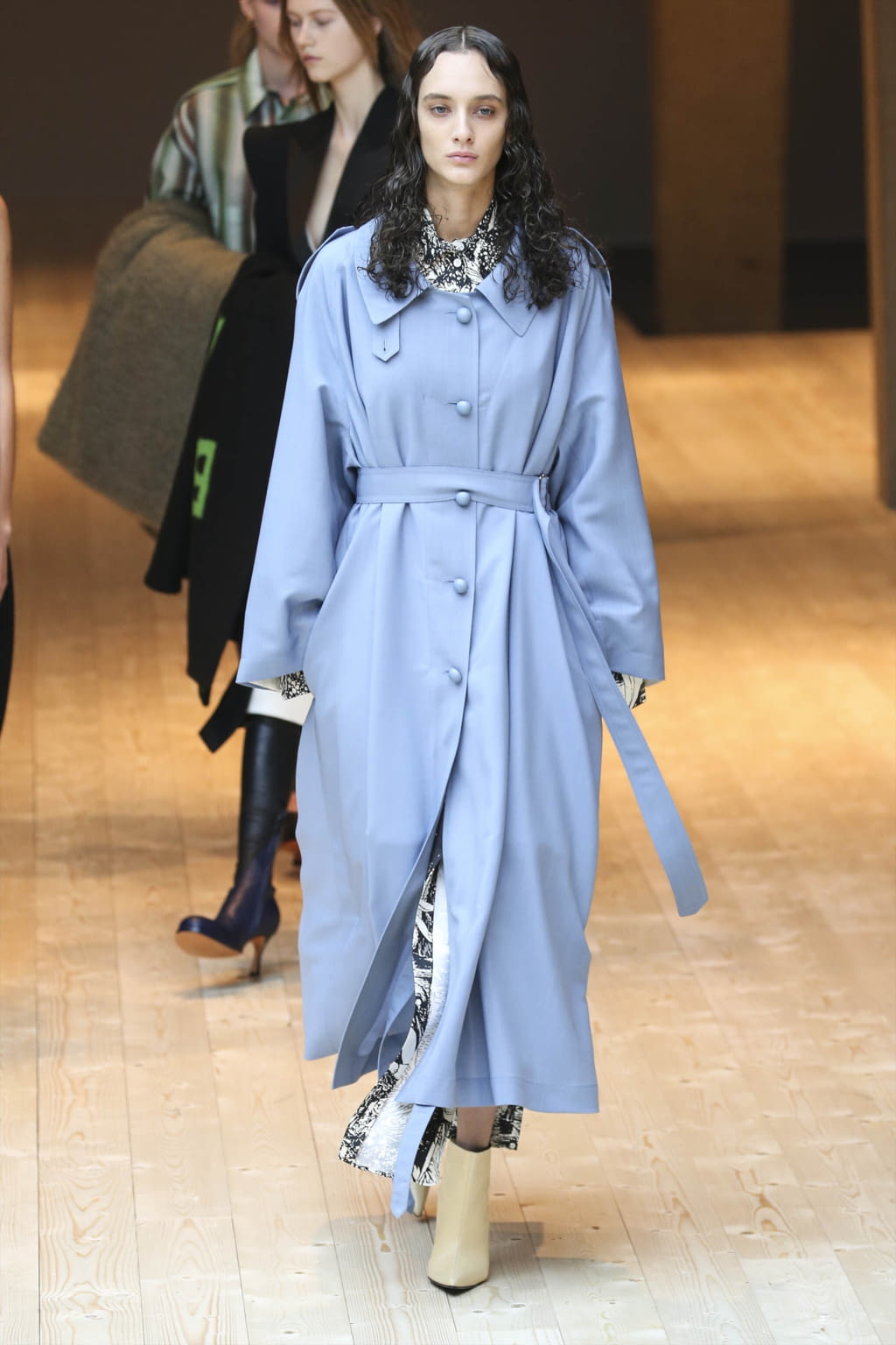 Fashion Week Paris Fall/Winter 2017 look 22 from the Celine collection womenswear