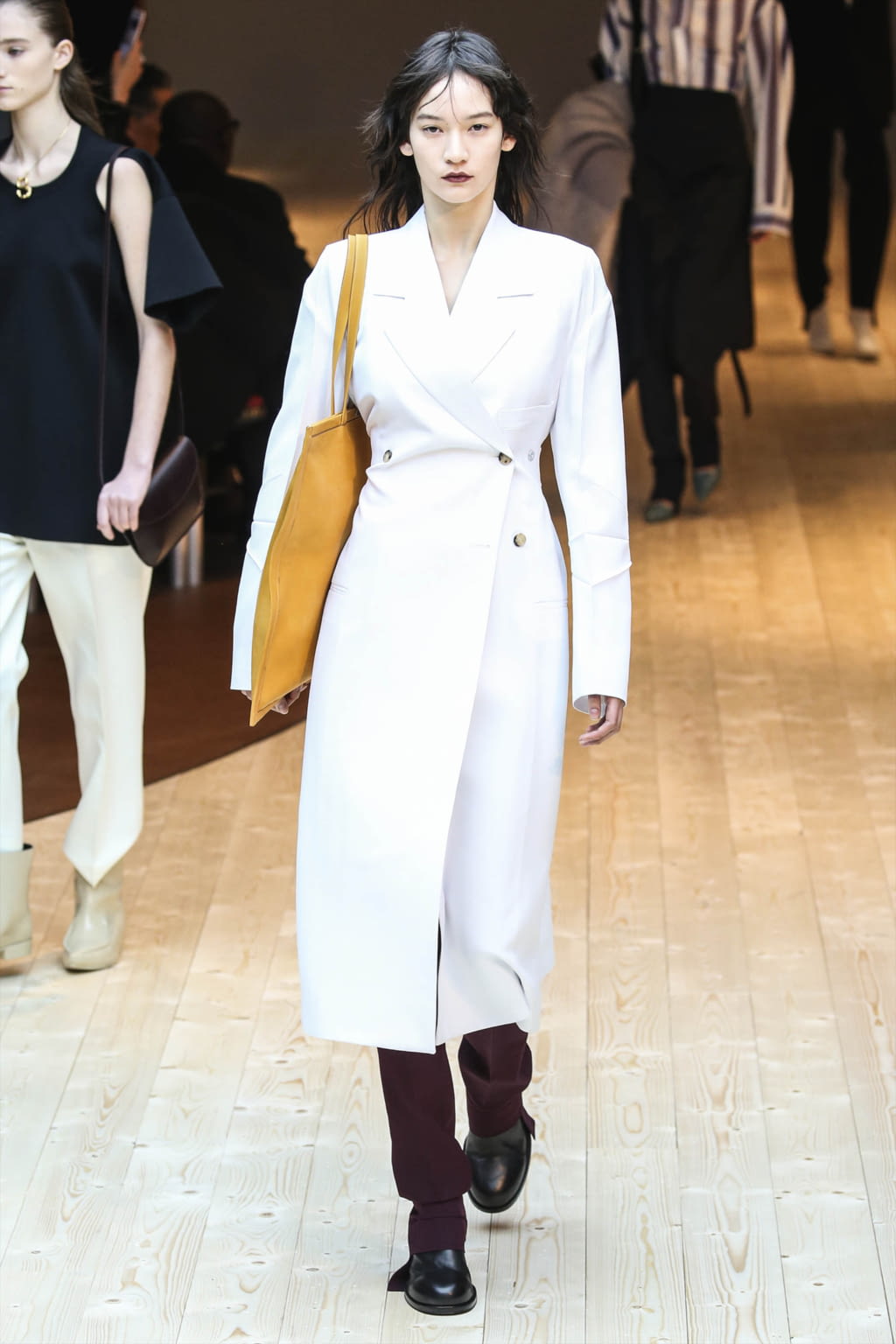 Fashion Week Paris Fall/Winter 2017 look 34 from the Celine collection womenswear