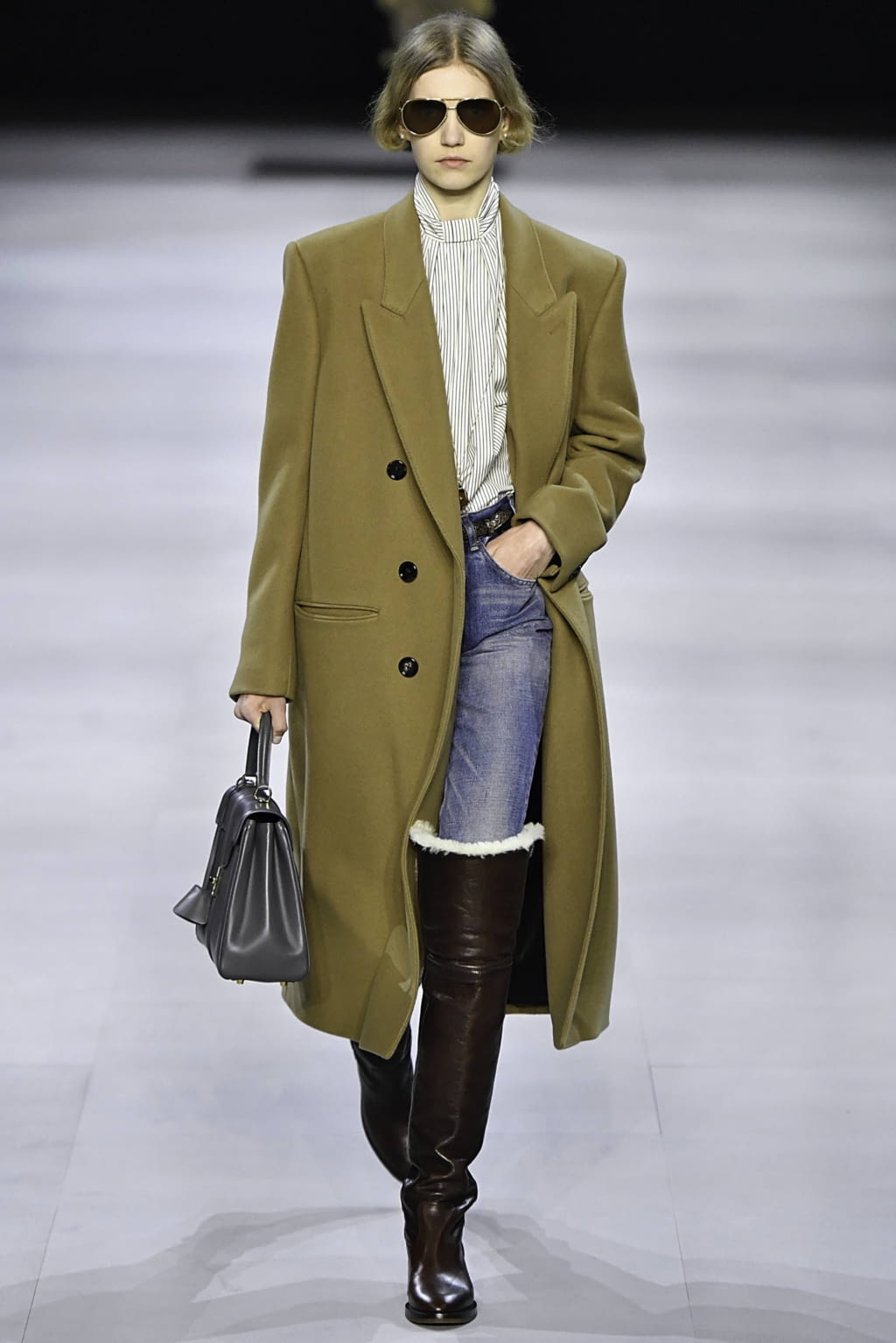 Fashion Week Paris Fall/Winter 2019 look 11 de la collection Celine womenswear