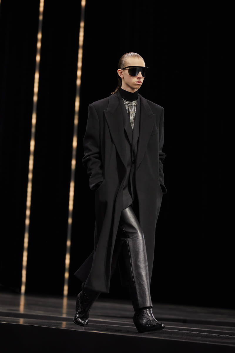 Fashion Week Paris Fall/Winter 2022 look 5 from the Celine collection menswear