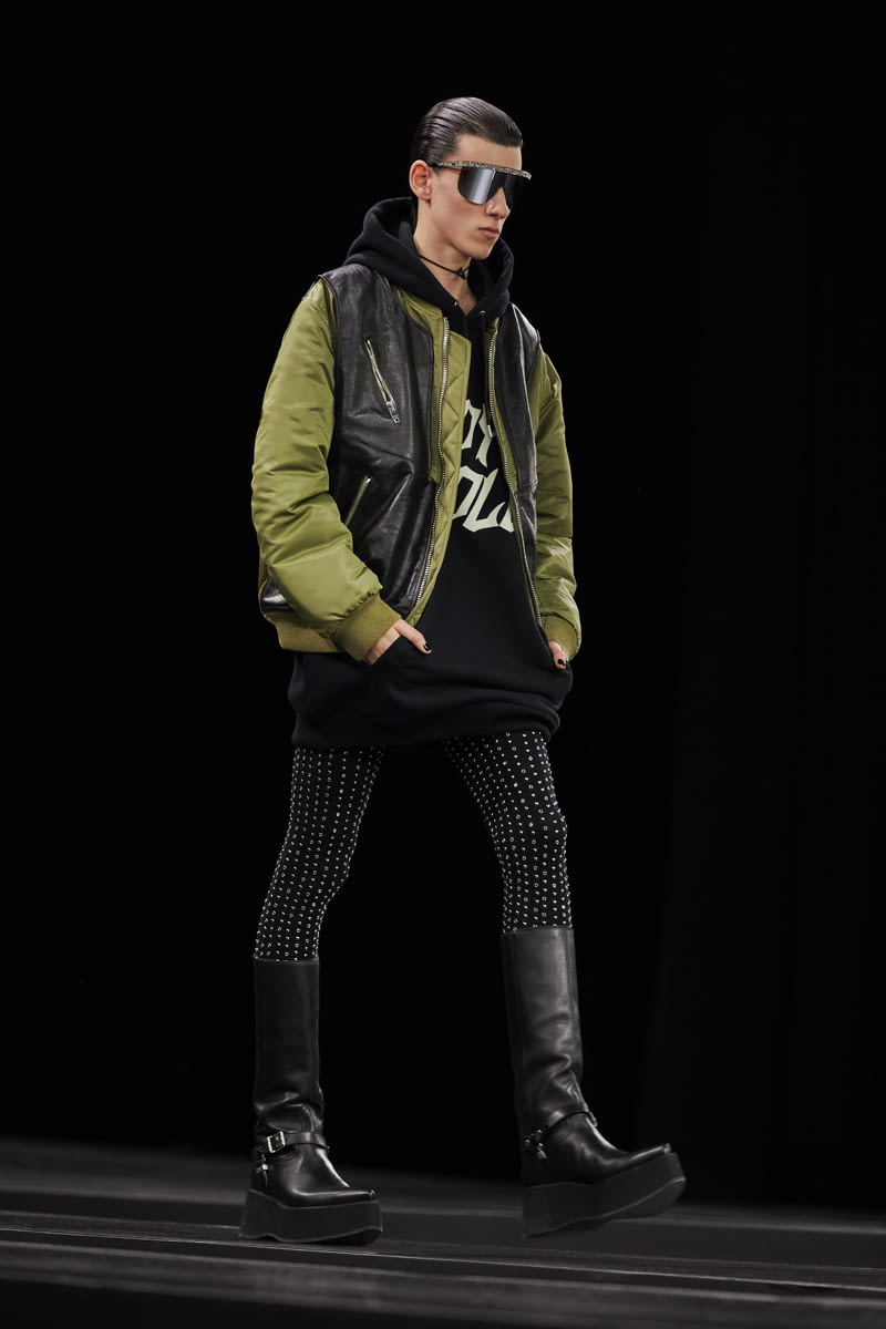 Fashion Week Paris Fall/Winter 2022 look 9 from the Celine collection menswear
