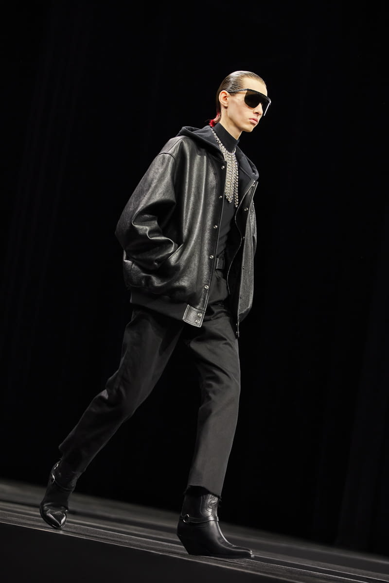 Fashion Week Paris Fall/Winter 2022 look 25 from the Celine collection menswear