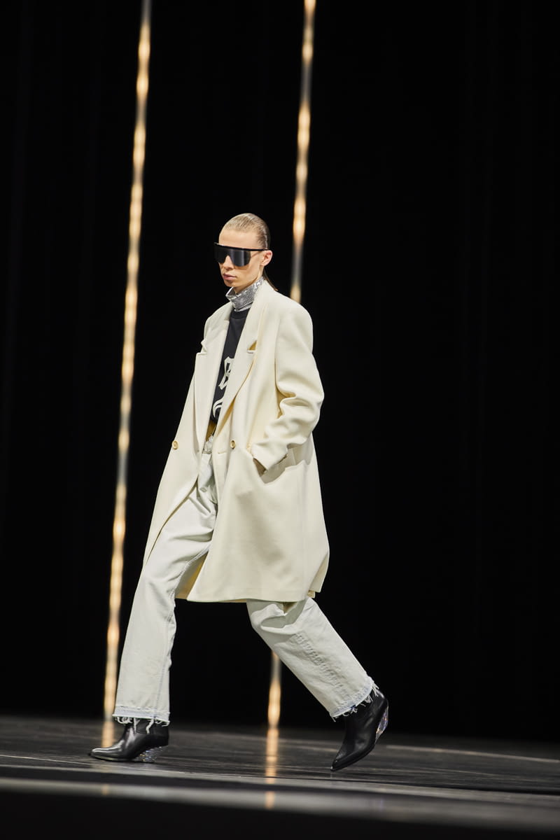 Fashion Week Paris Fall/Winter 2022 look 27 from the Celine collection menswear