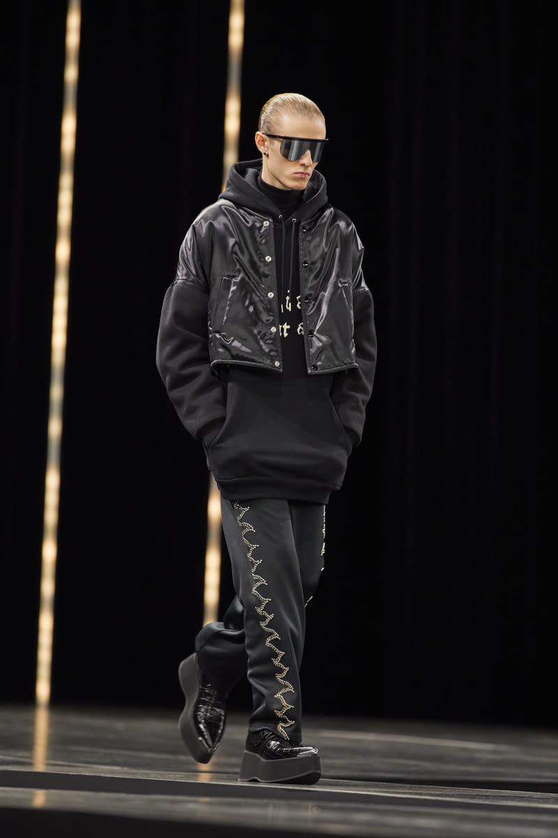 Fashion Week Paris Fall/Winter 2022 look 28 from the Celine collection menswear