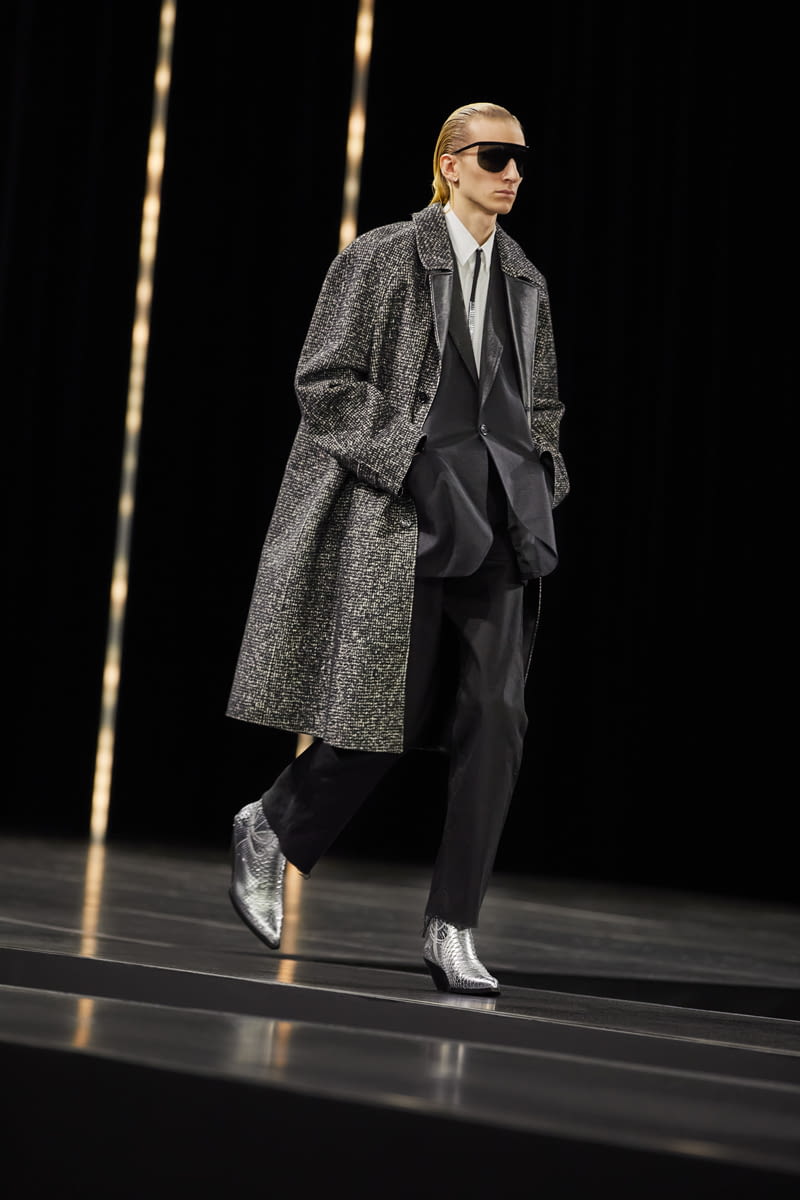 Fashion Week Paris Fall/Winter 2022 look 37 from the Celine collection menswear